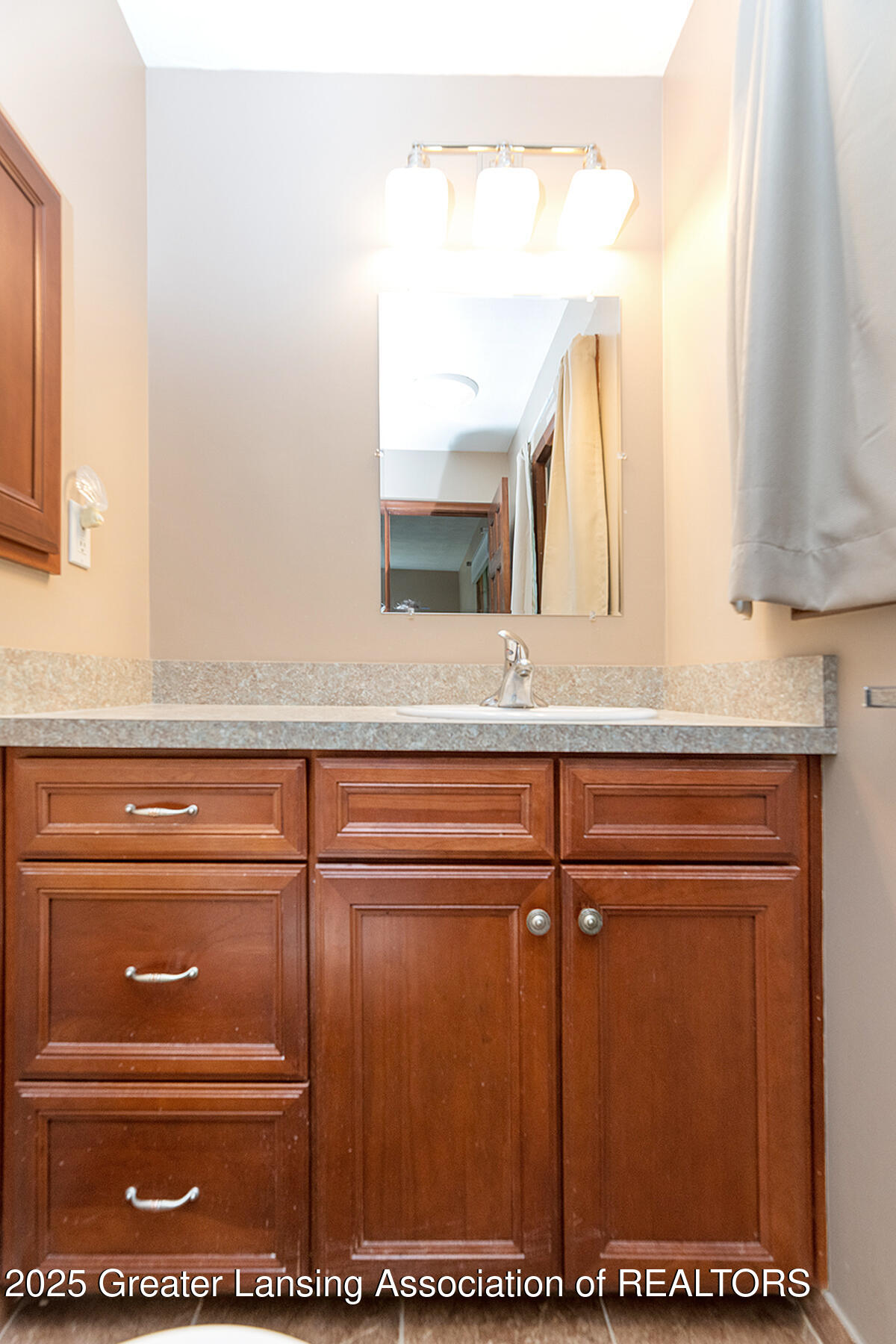 Okemos, Michigan 48864, United States, 3 Bedrooms Bedrooms, ,2 BathroomsBathrooms,Residential,Pending,130135