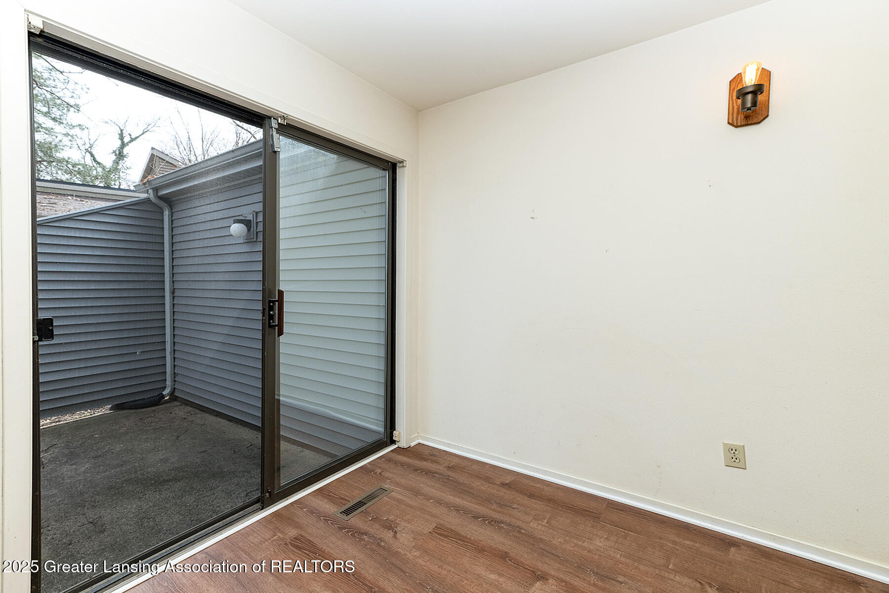 East Lansing, Michigan 48823, United States, 2 Bedrooms Bedrooms, ,2 BathroomsBathrooms,Residential,Active,90552