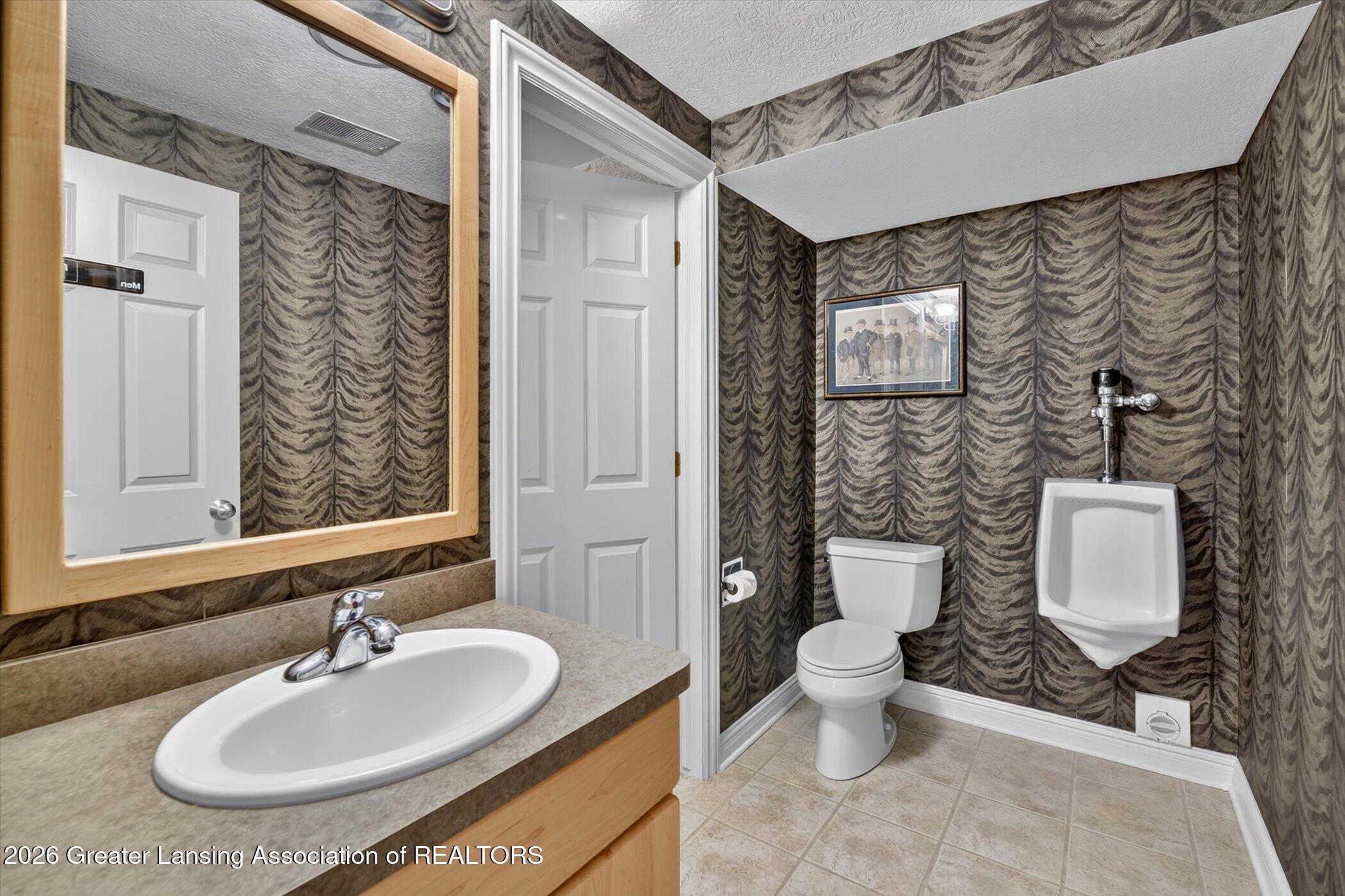 3945 Turnberry Ln, Okemos, MI, 48864, USA, 6 Bedrooms Bedrooms, ,7 BathroomsBathrooms,Residential,Active,3945 Turnberry Ln,296670