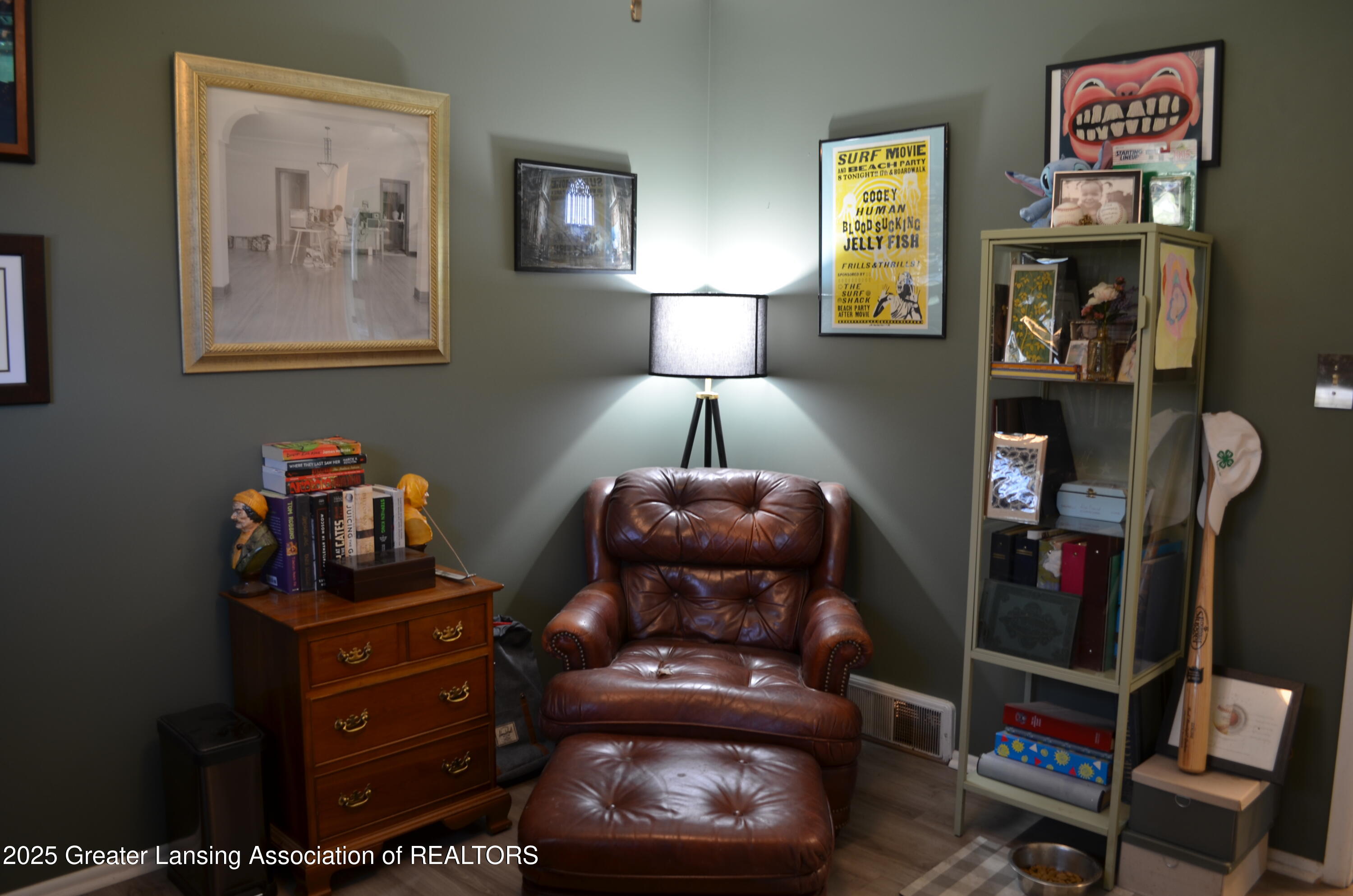 East Lansing, Michigan 48823, United States, 3 Bedrooms Bedrooms, ,2 BathroomsBathrooms,Residential,Pending,111960