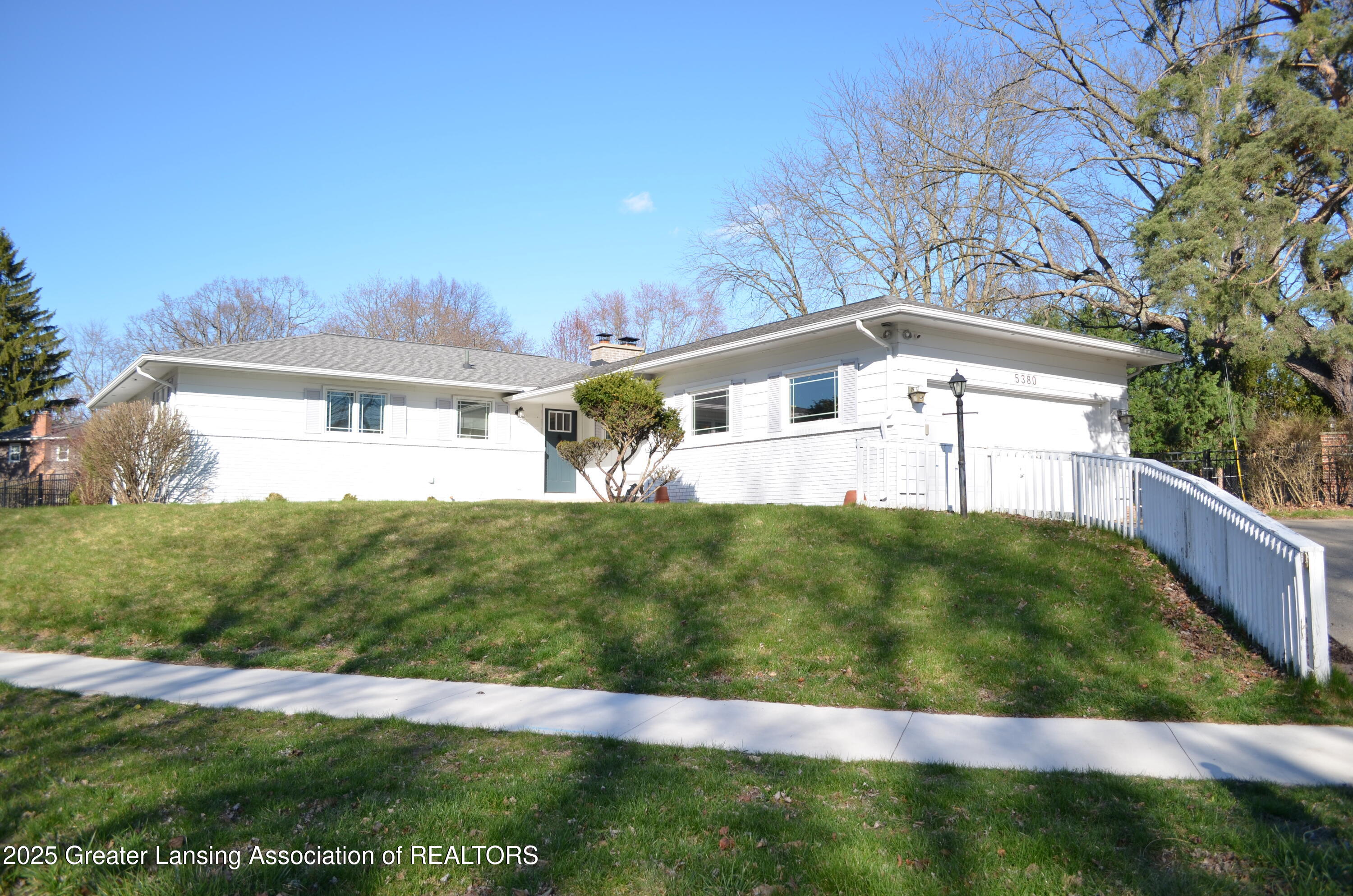 East Lansing, Michigan 48823, United States, 3 Bedrooms Bedrooms, ,2 BathroomsBathrooms,Residential,Pending,111960