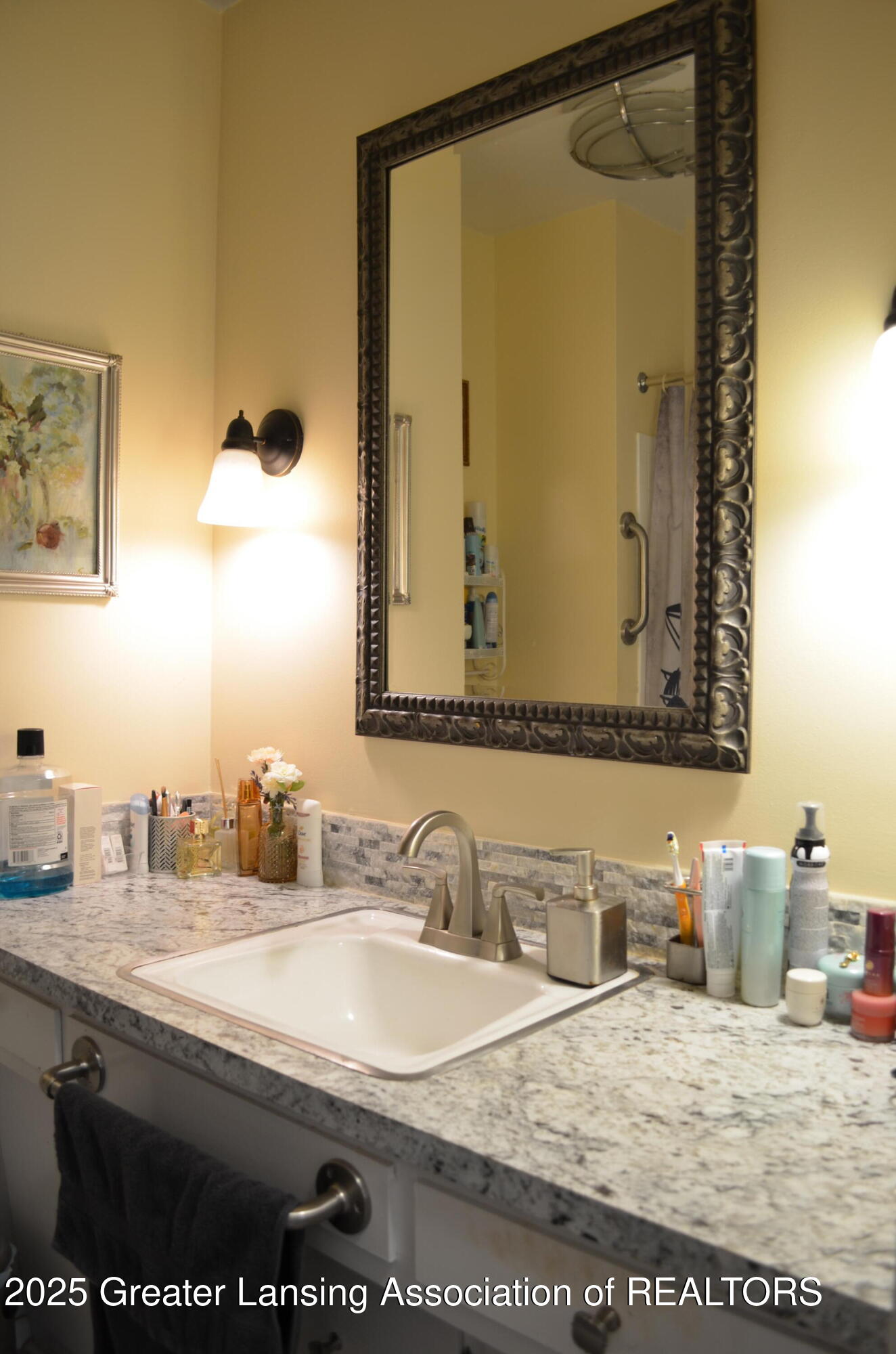 East Lansing, Michigan 48823, United States, 3 Bedrooms Bedrooms, ,2 BathroomsBathrooms,Residential,Pending,111960