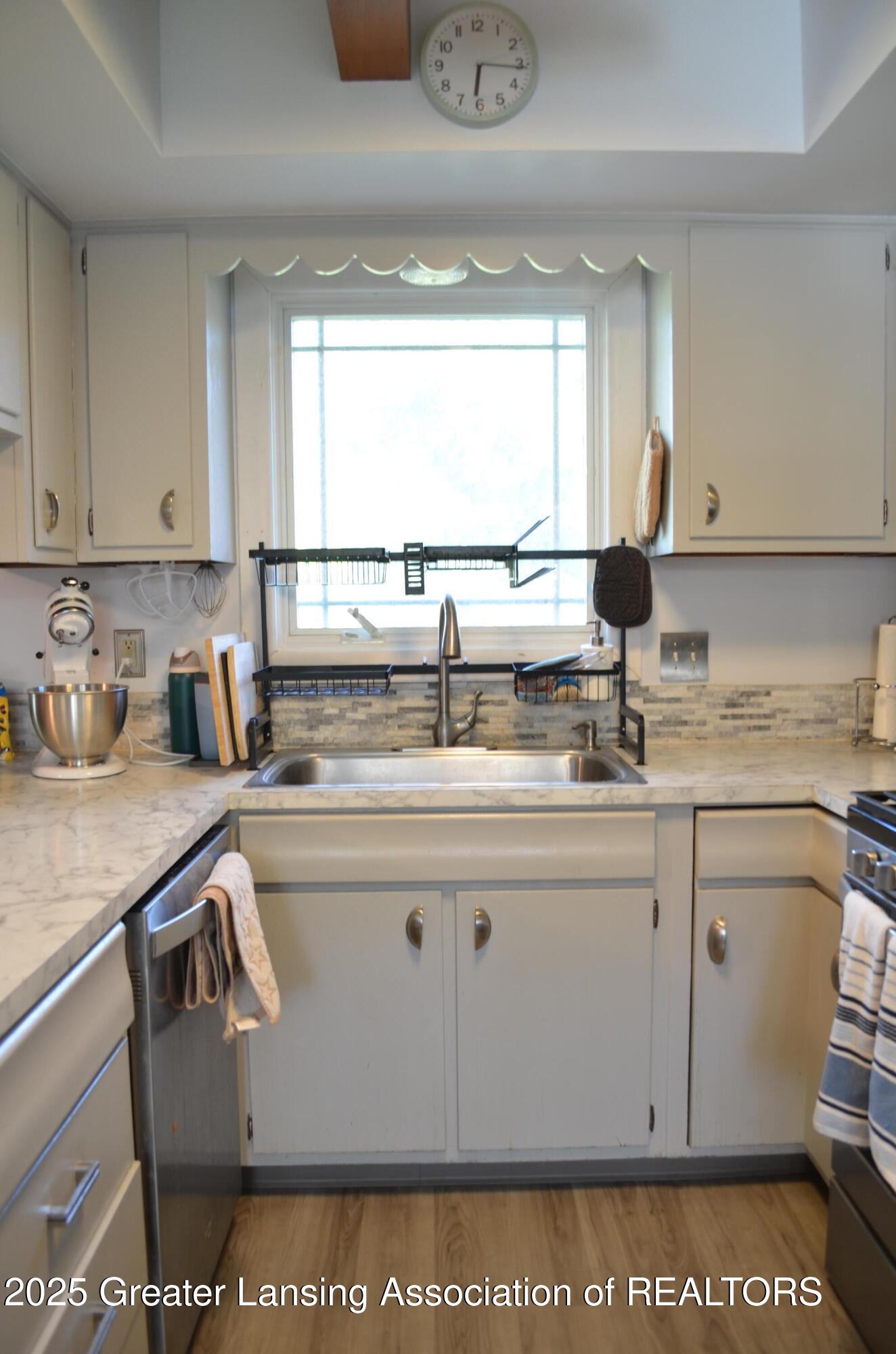 East Lansing, Michigan 48823, United States, 3 Bedrooms Bedrooms, ,2 BathroomsBathrooms,Residential,Pending,111960