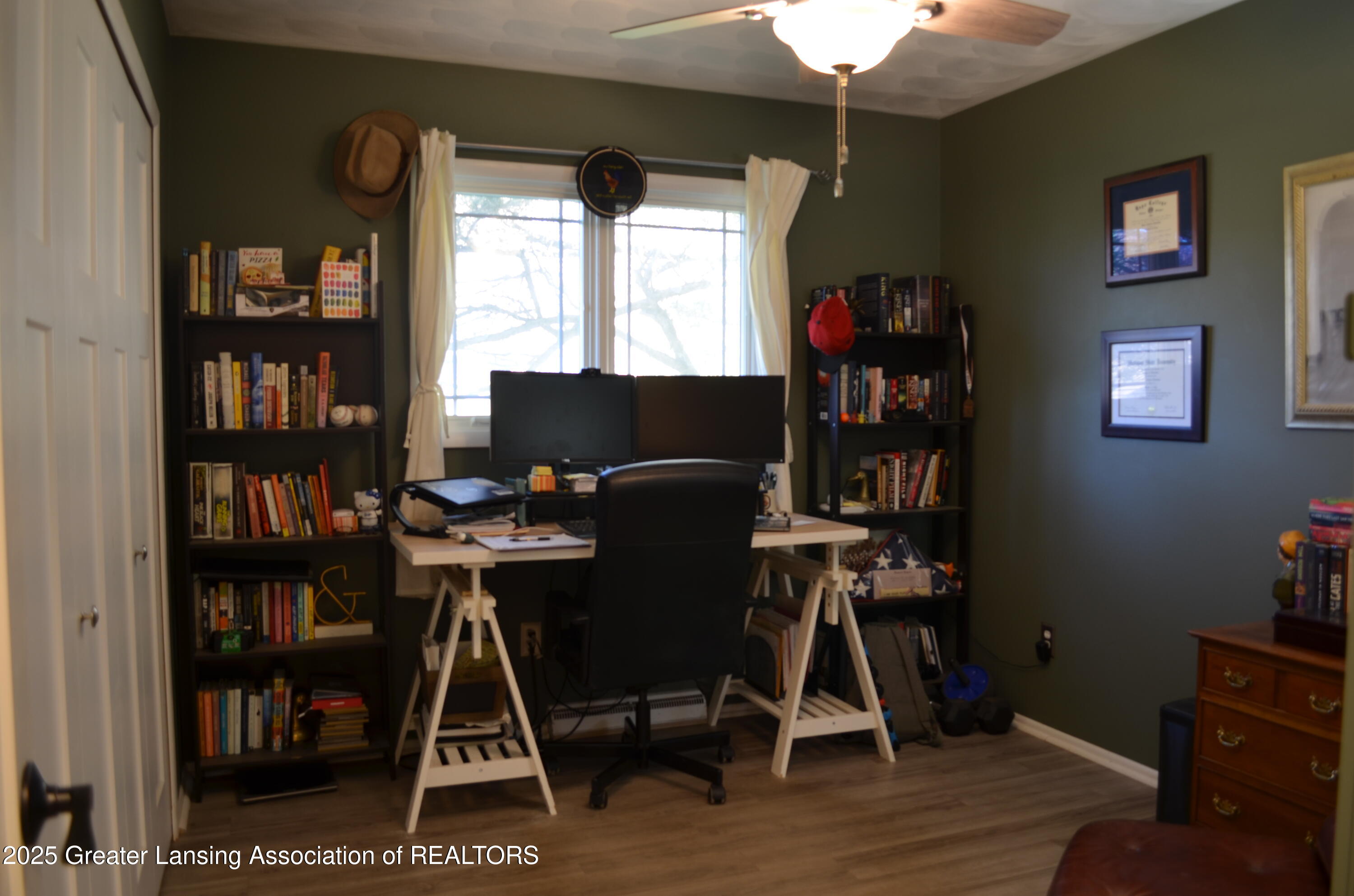 East Lansing, Michigan 48823, United States, 3 Bedrooms Bedrooms, ,2 BathroomsBathrooms,Residential,Pending,111960