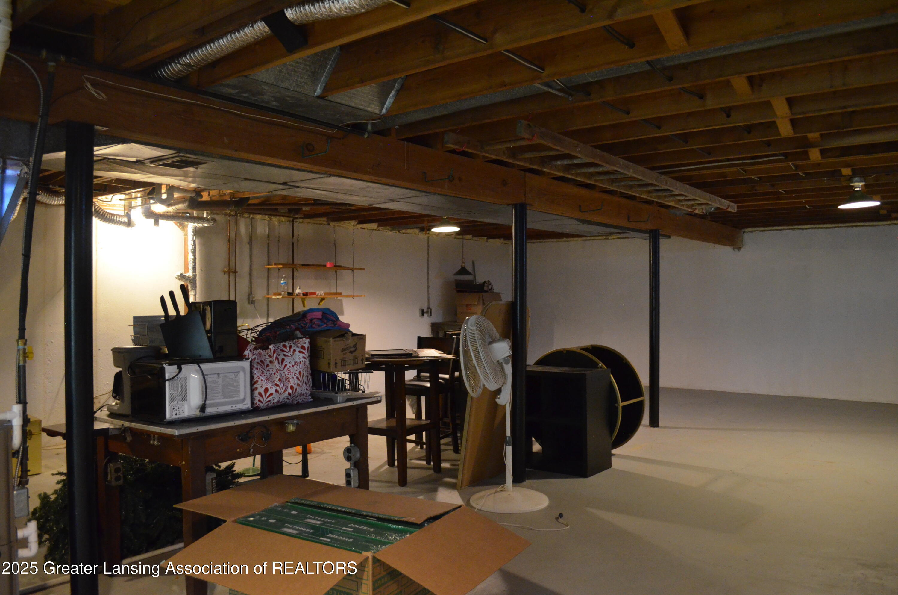 East Lansing, Michigan 48823, United States, 3 Bedrooms Bedrooms, ,2 BathroomsBathrooms,Residential,Pending,111960