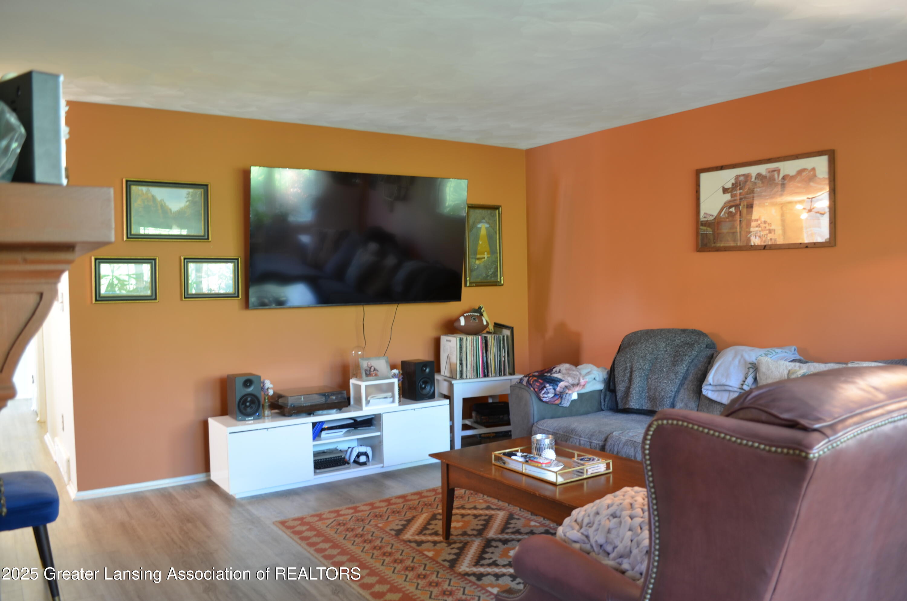 East Lansing, Michigan 48823, United States, 3 Bedrooms Bedrooms, ,2 BathroomsBathrooms,Residential,Pending,111960