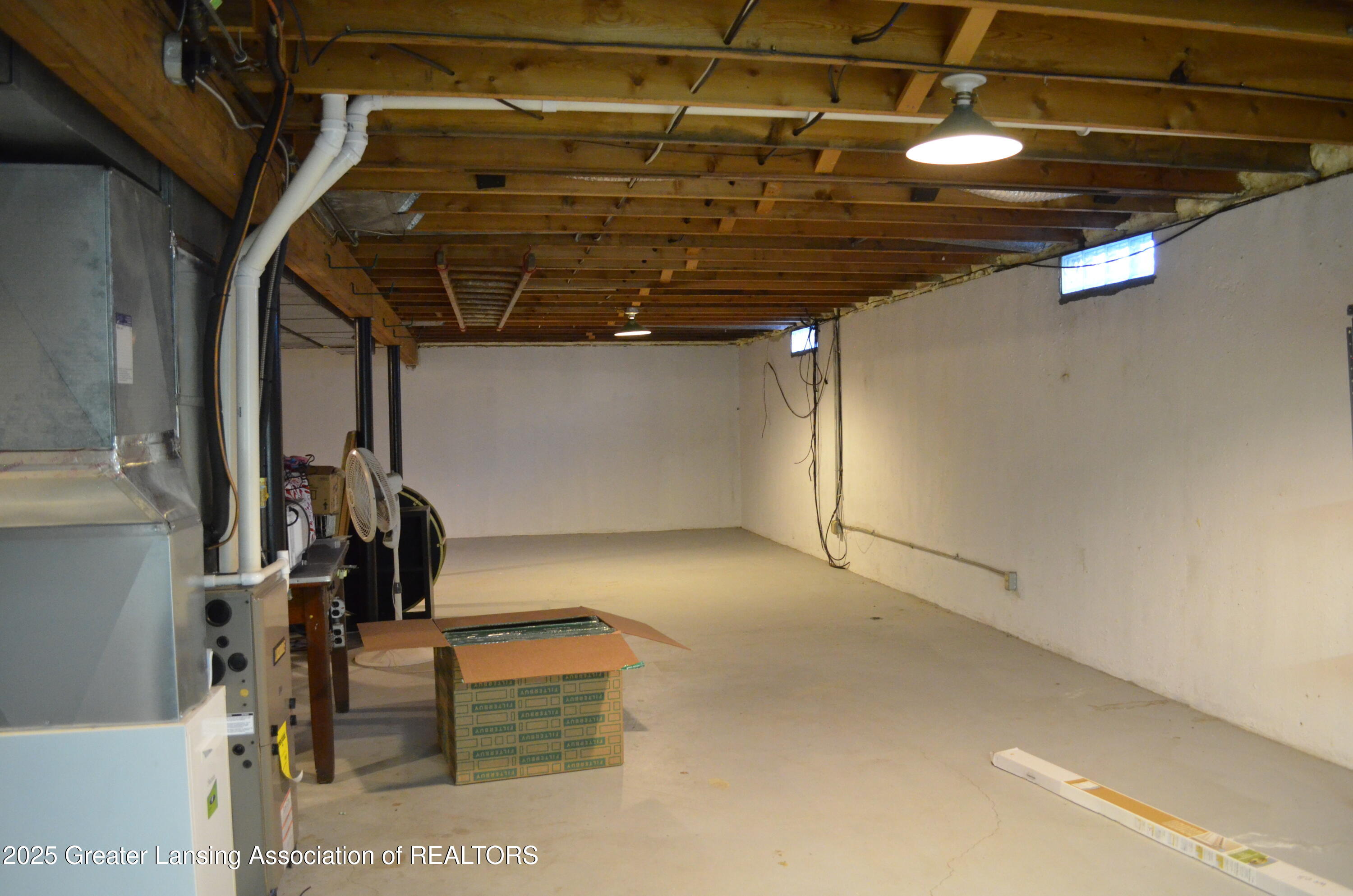 East Lansing, Michigan 48823, United States, 3 Bedrooms Bedrooms, ,2 BathroomsBathrooms,Residential,Pending,111960