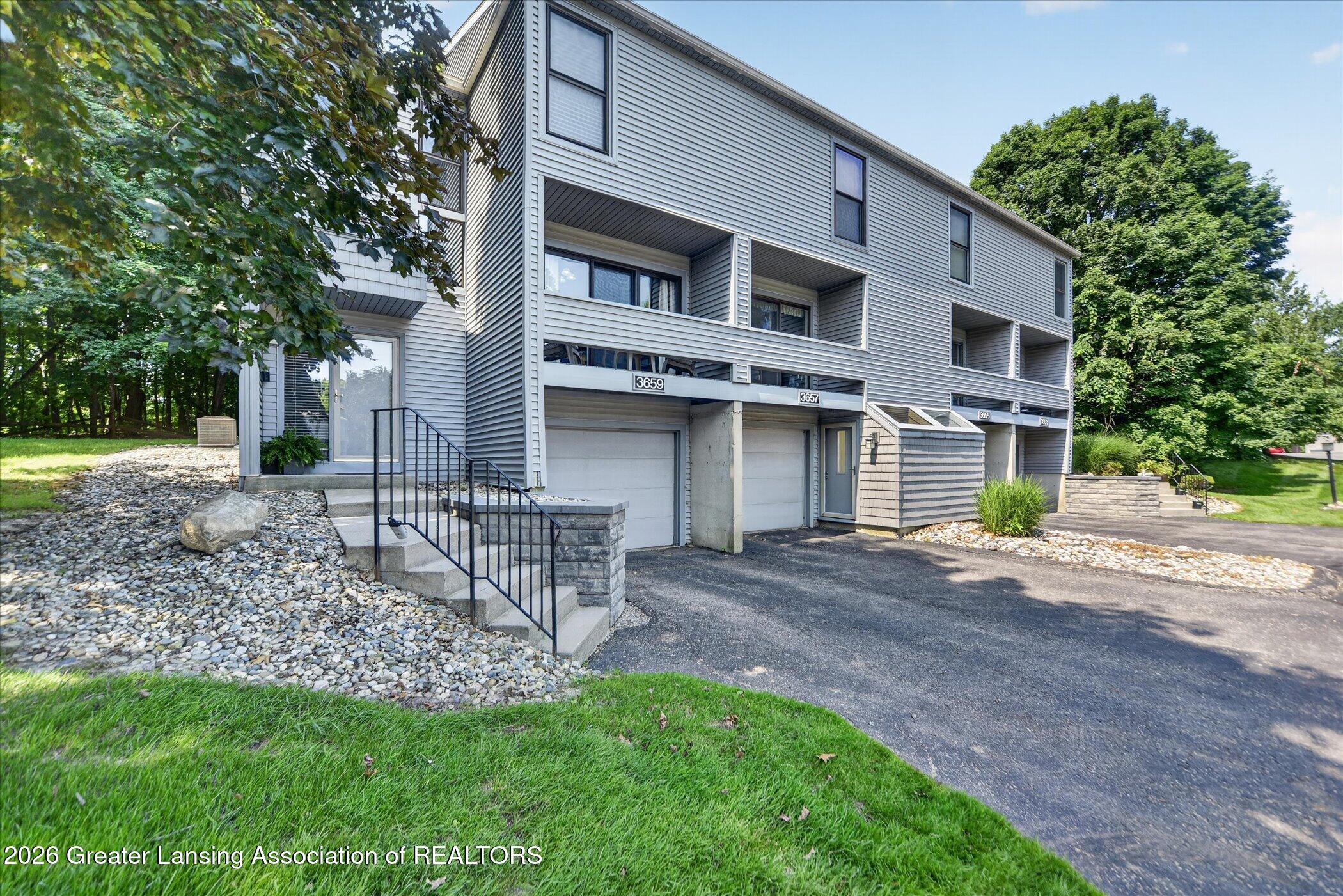 3659 E Meadows Court