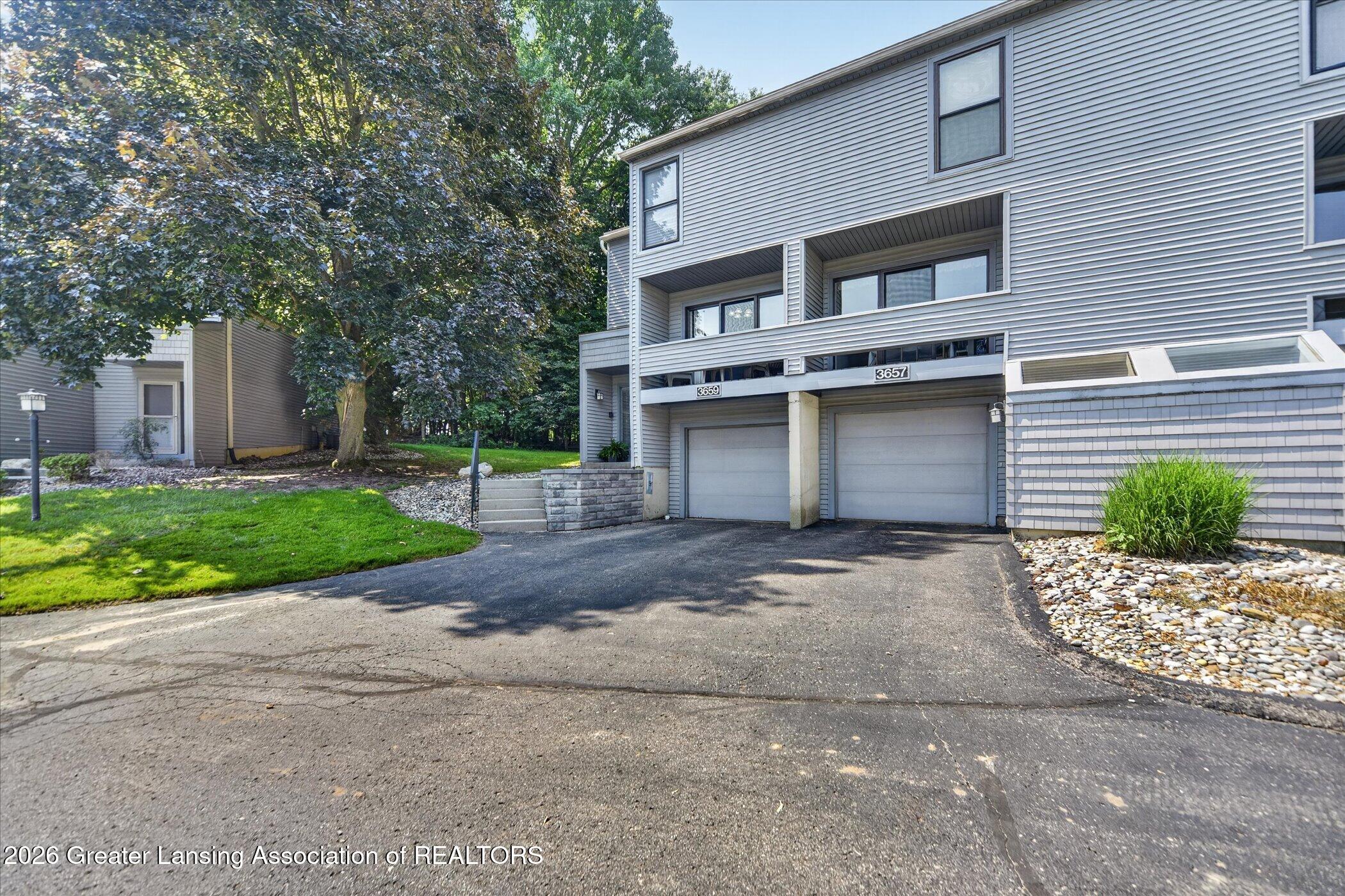 3659 E Meadows Court