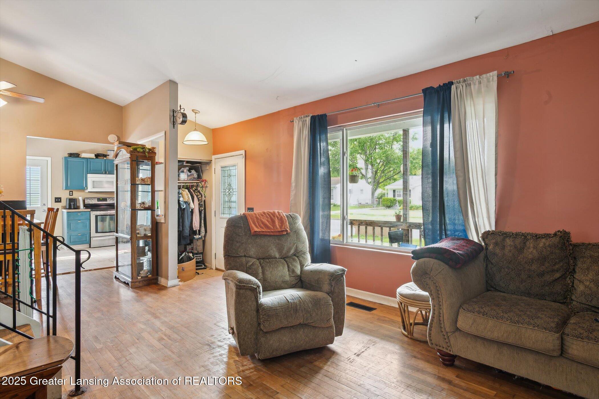 Lansing, Michigan 48910, United States, 3 Bedrooms Bedrooms, ,1 BathroomBathrooms,Residential,Pending,139737