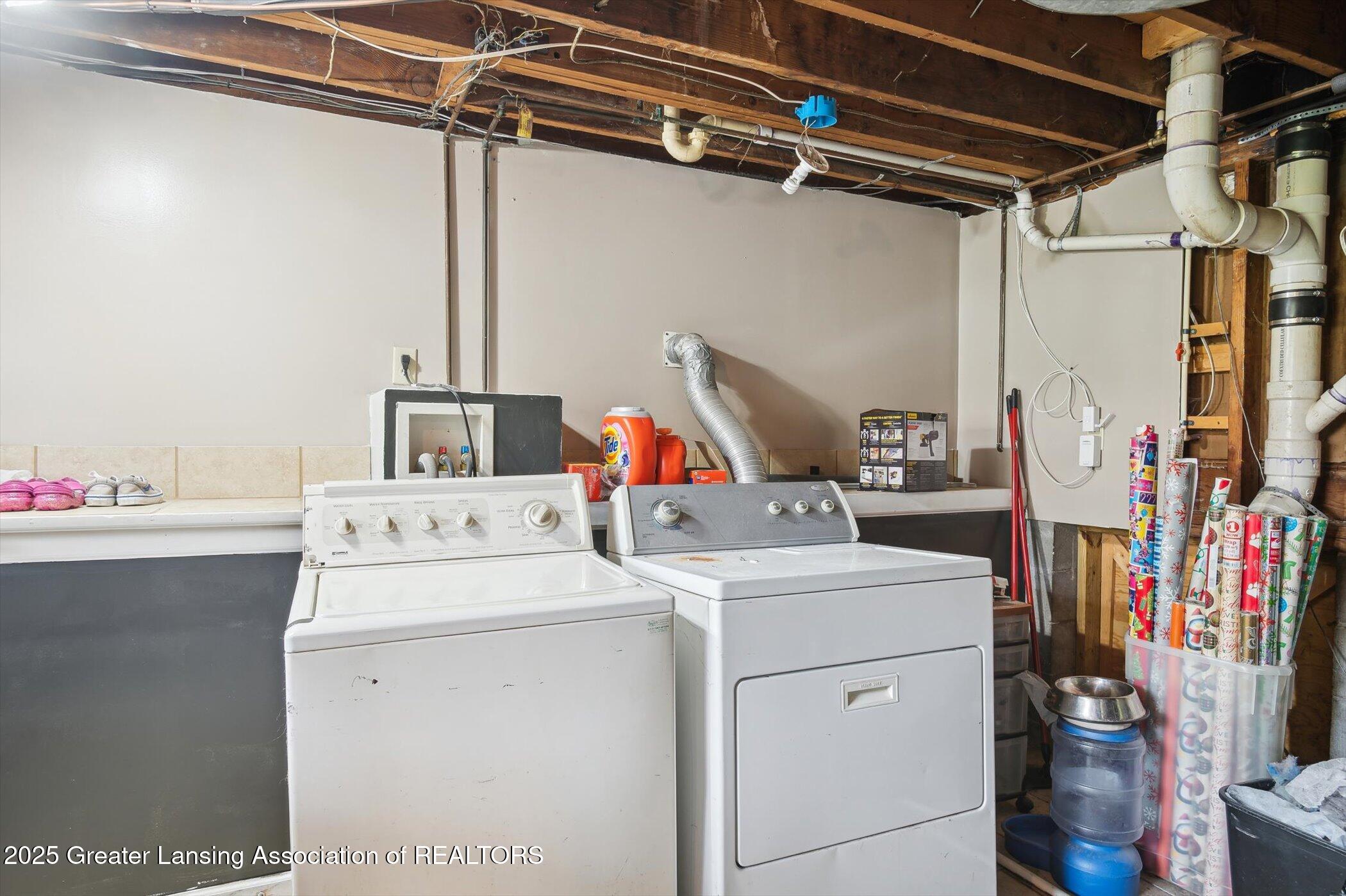 Lansing, Michigan 48910, United States, 3 Bedrooms Bedrooms, ,1 BathroomBathrooms,Residential,Pending,139737