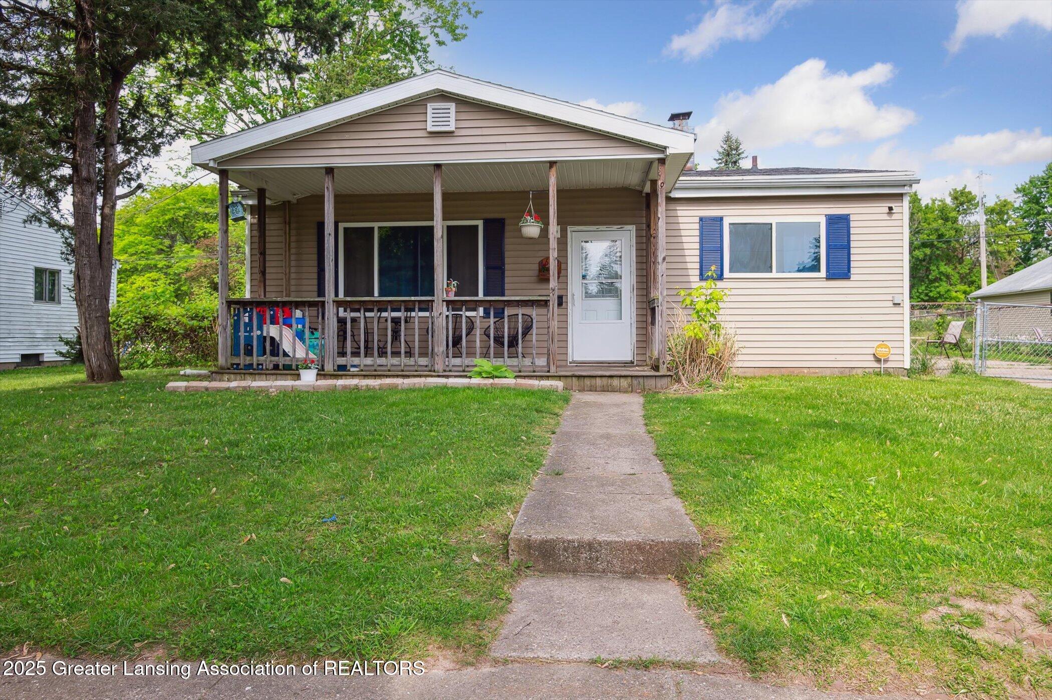 Lansing, Michigan 48910, United States, 3 Bedrooms Bedrooms, ,1 BathroomBathrooms,Residential,Pending,139737