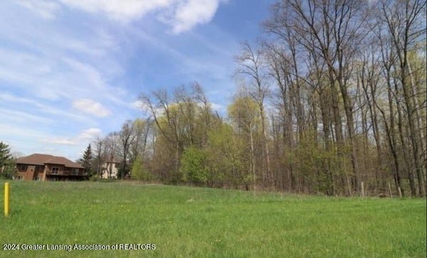 2611 NAVIGATOR LN, LANSING, MI 48911 - Image c175cecb2d3a52e78e2de4d3db608e35/3633848959