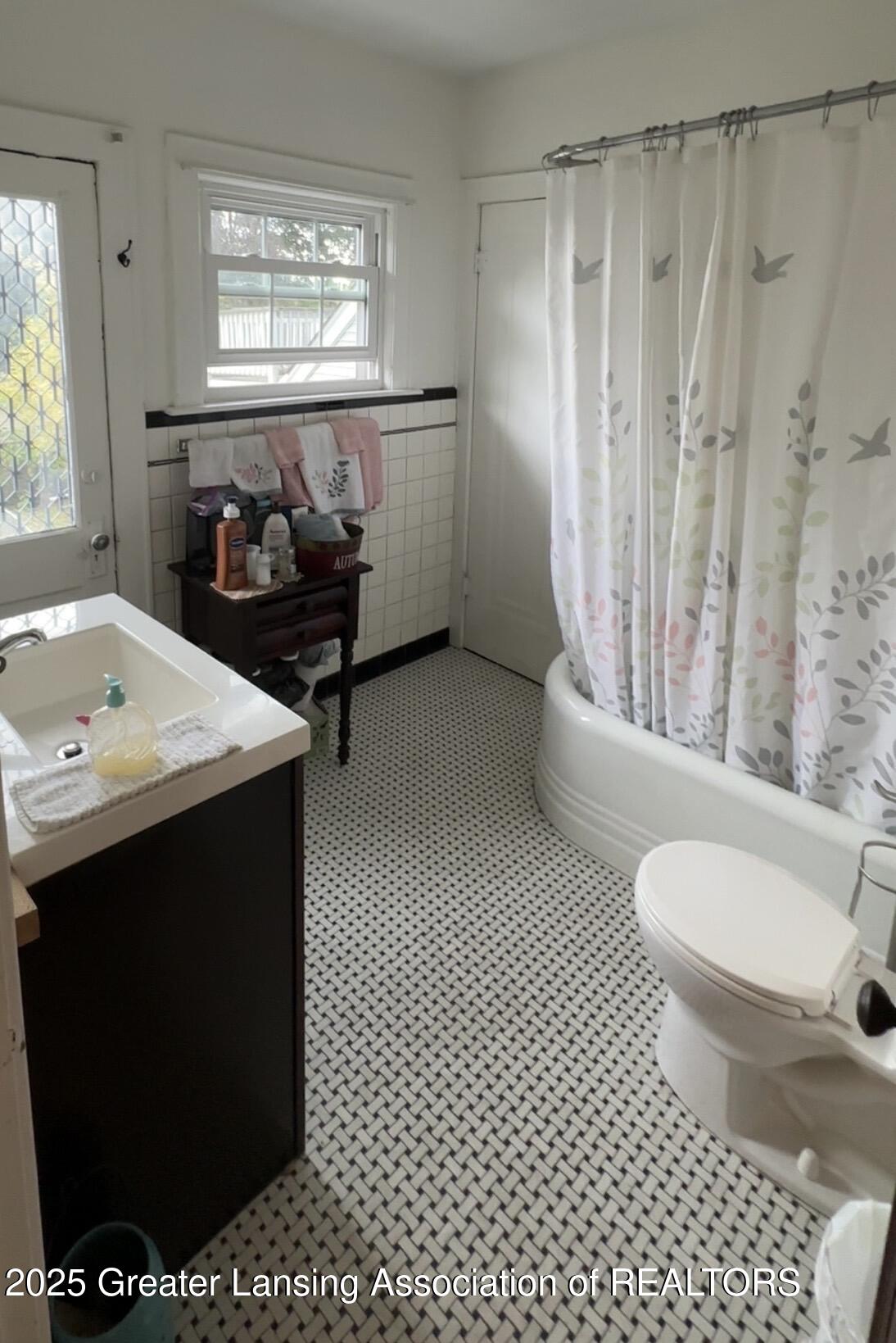 Lansing, Michigan 48915, United States, 3 Bedrooms Bedrooms, ,1 BathroomBathrooms,Residential,Coming Soon,224264