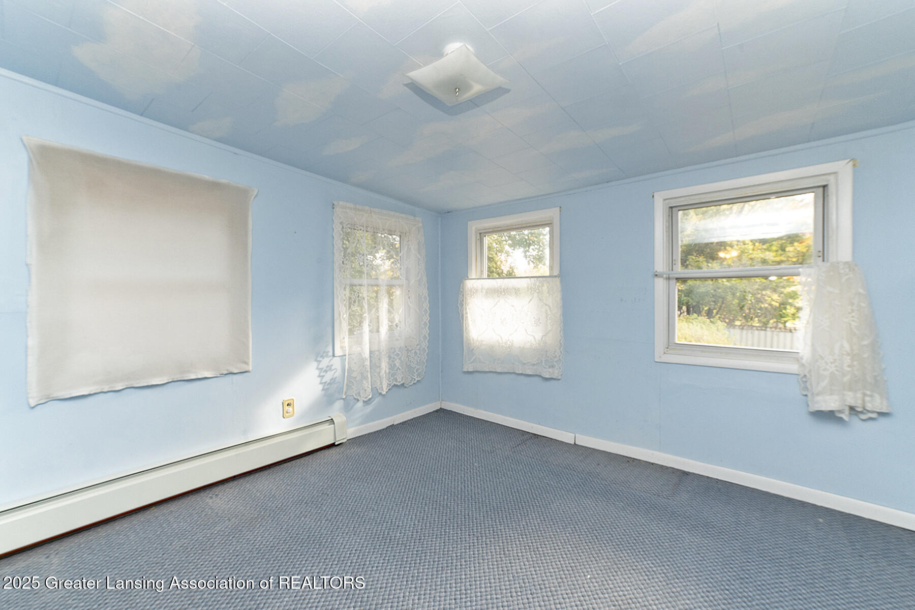 Lansing, Michigan 48915, United States, 4 Bedrooms Bedrooms, ,1 BathroomBathrooms,Residential,Active,236739