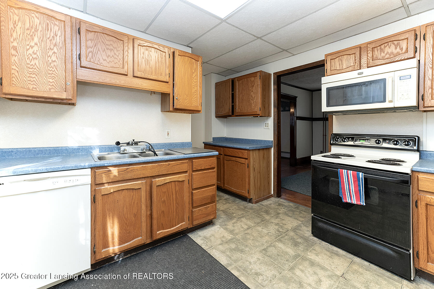 Lansing, Michigan 48915, United States, 4 Bedrooms Bedrooms, ,1 BathroomBathrooms,Residential,Active,236739