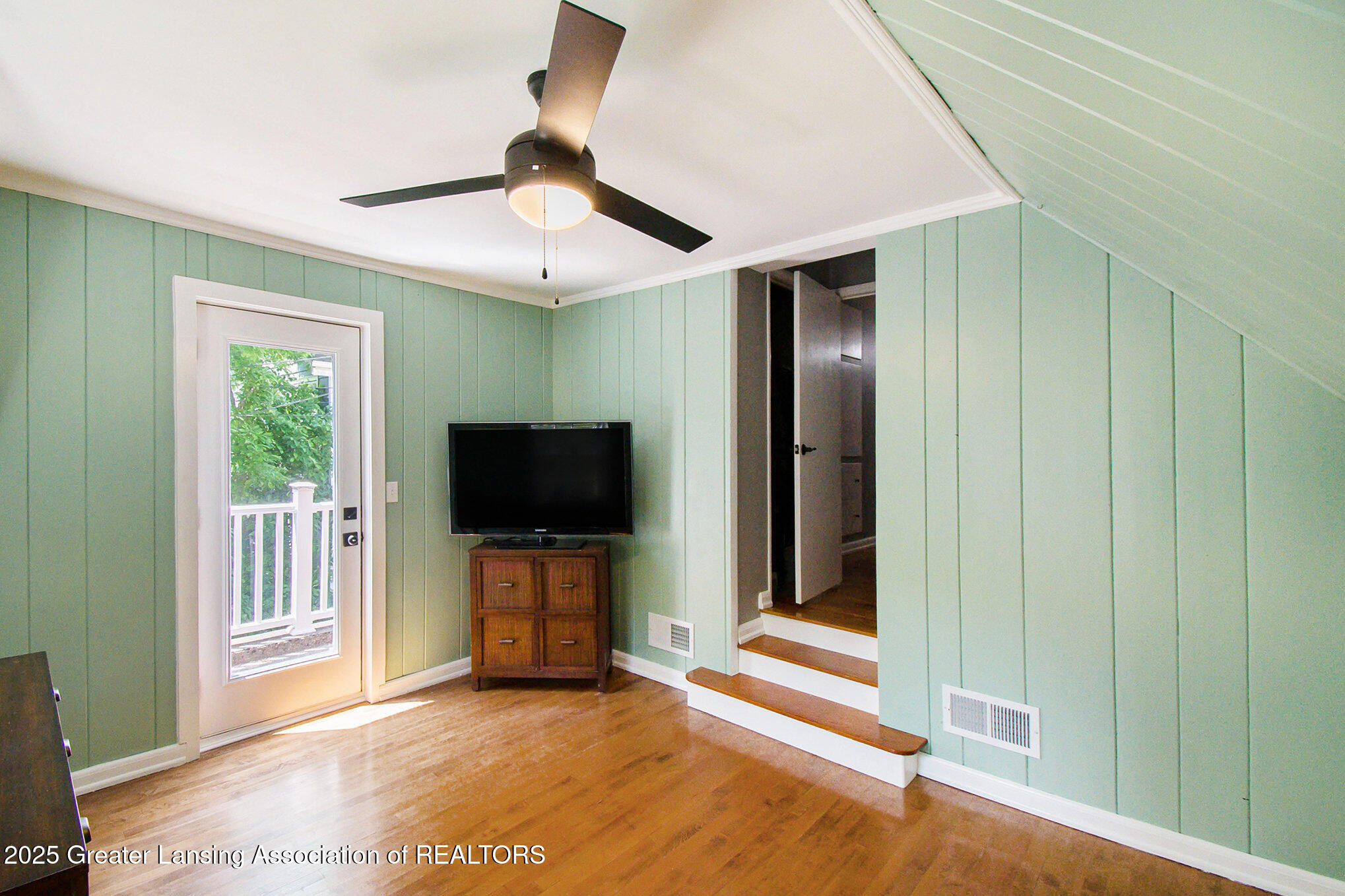 Lansing, Michigan 48910, United States, 3 Bedrooms Bedrooms, ,2 BathroomsBathrooms,Residential,Pending,151094