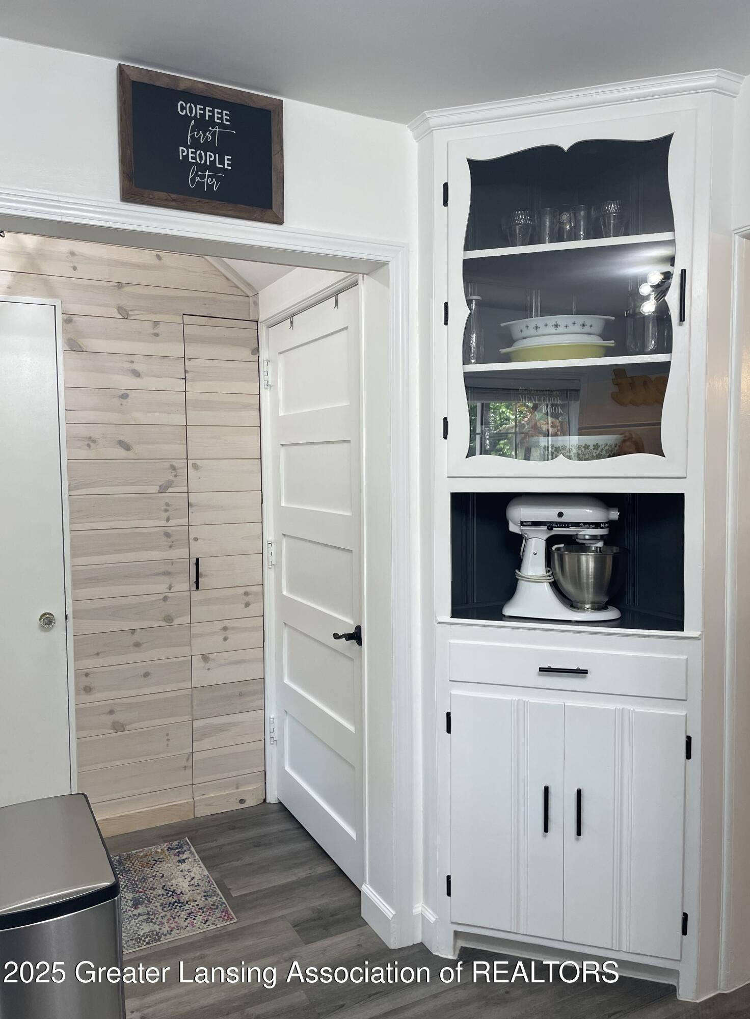 Lansing, Michigan 48910, United States, 3 Bedrooms Bedrooms, ,2 BathroomsBathrooms,Residential,Pending,151094