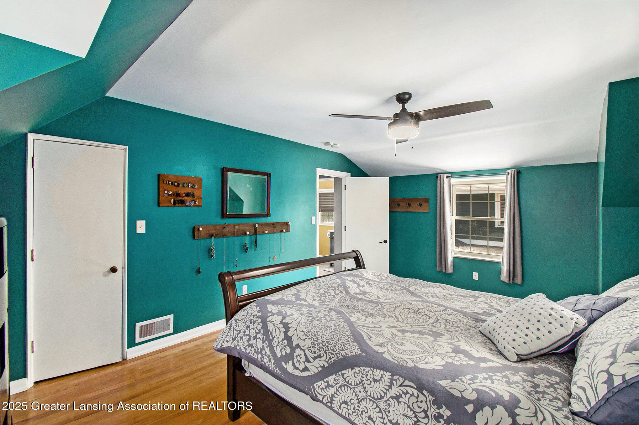 Lansing, Michigan 48910, United States, 3 Bedrooms Bedrooms, ,2 BathroomsBathrooms,Residential,Pending,151094