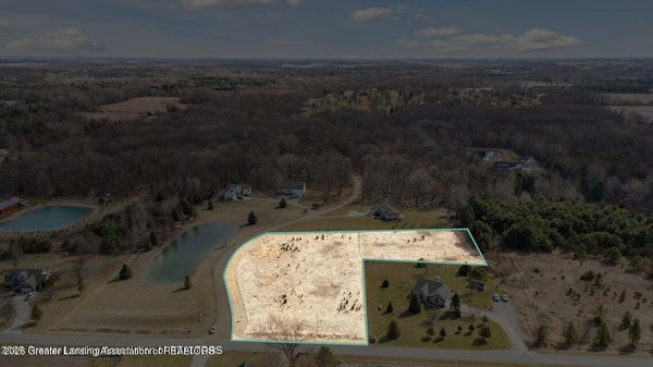 BROOKSHIRE DR, CHESANING, MI 48616 - Image d969e8a7f4fa85a85e3a0ea681665e9a/2271282732