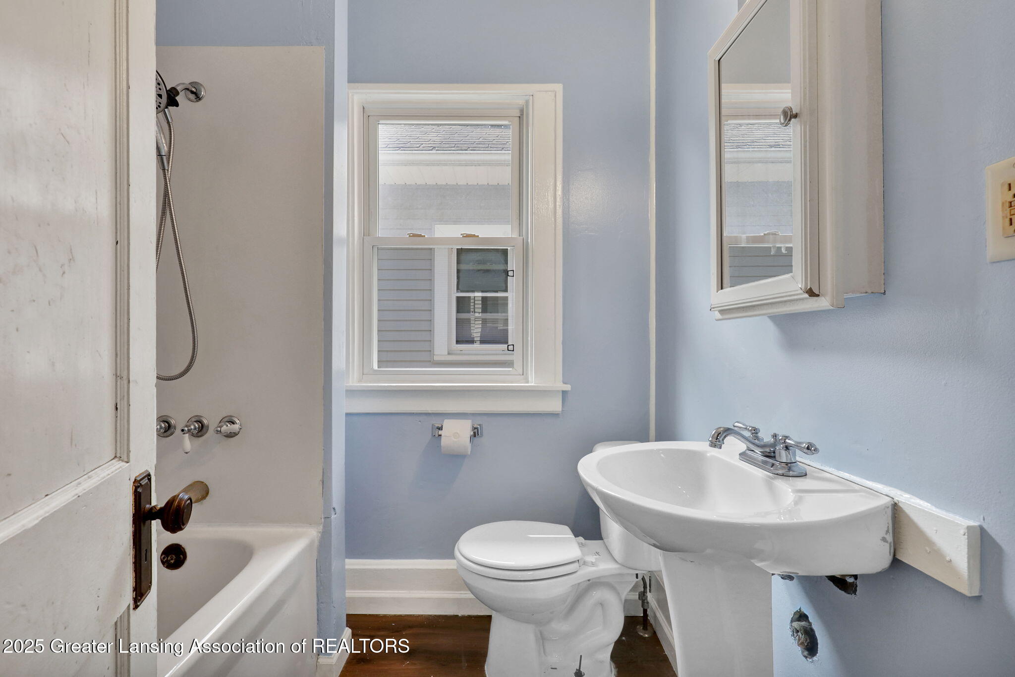 Lansing, Michigan 48910, United States, 3 Bedrooms Bedrooms, ,1 BathroomBathrooms,Residential,Active,194265