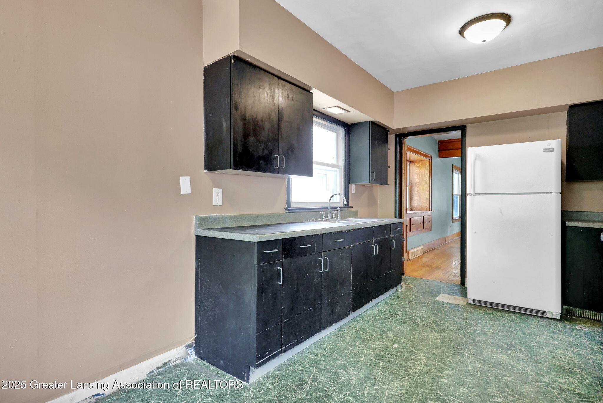 Lansing, Michigan 48910, United States, 3 Bedrooms Bedrooms, ,1 BathroomBathrooms,Residential,Active,194265