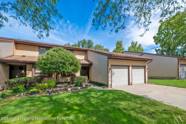 2037 E PROVINCIAL HOUSE DR, LANSING, MI 48910 - Image da2148032cefda83e57ea1326bb2bf99/1848259077