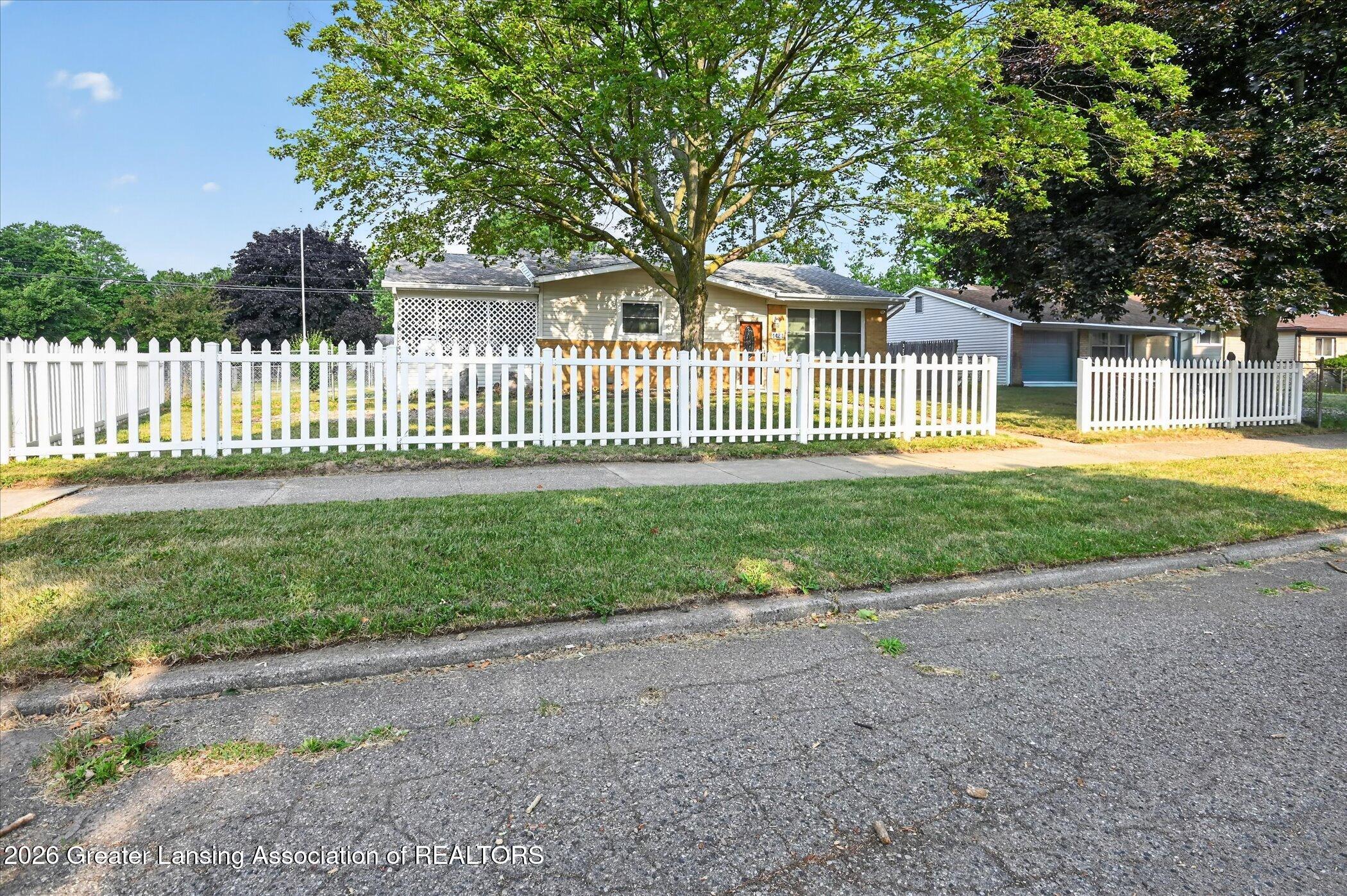 4424 Barclay - Photo 2