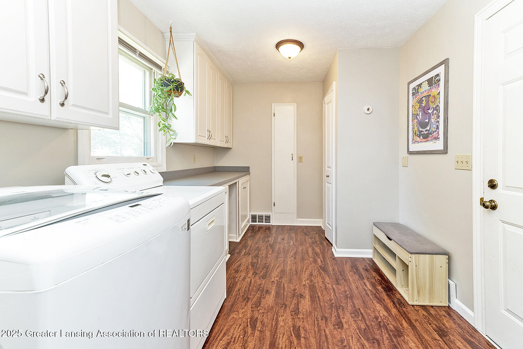 East Lansing, Michigan 48823, United States, 5 Bedrooms Bedrooms, ,3 BathroomsBathrooms,Residential,Pending,126928