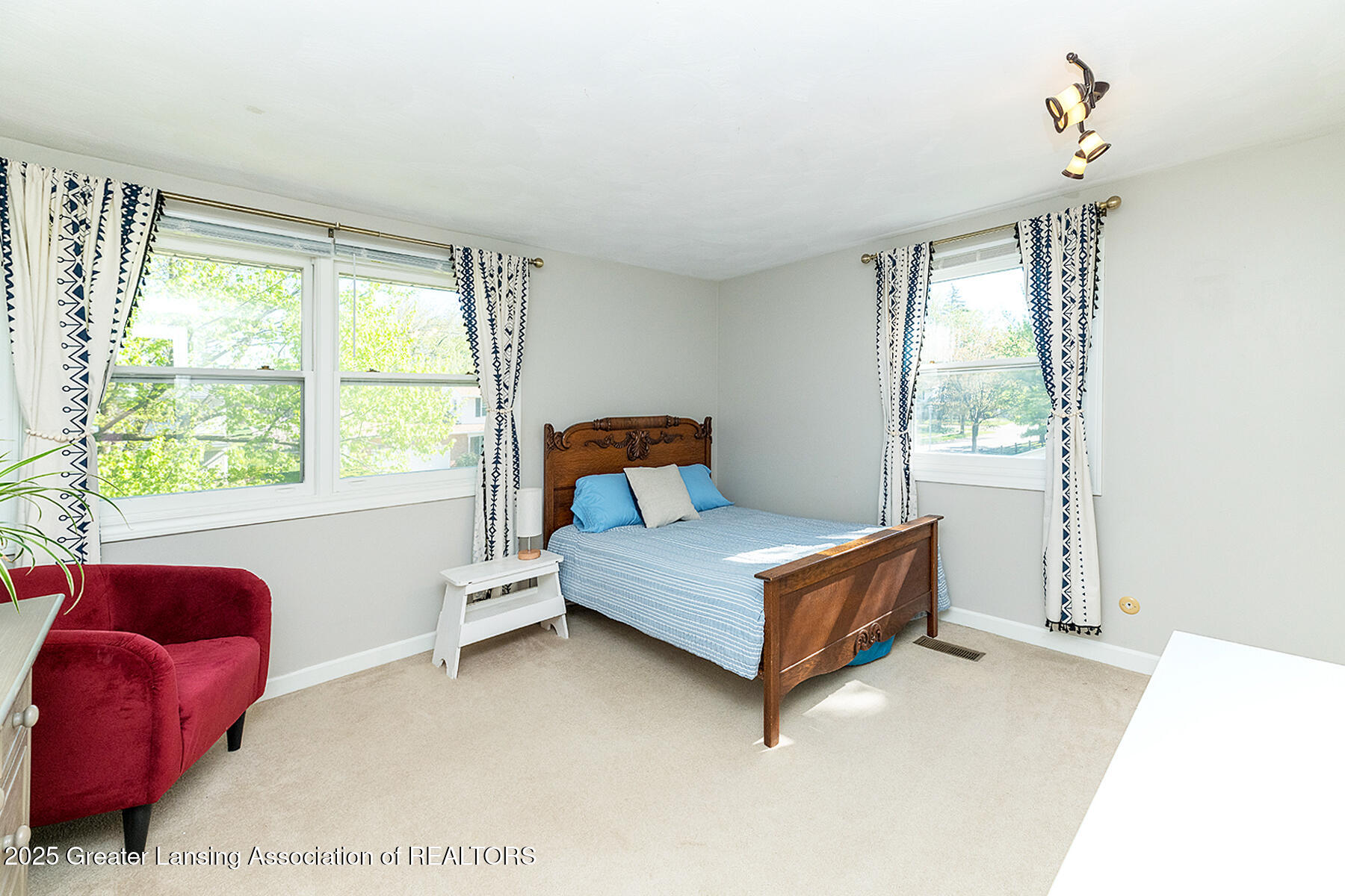 East Lansing, Michigan 48823, United States, 5 Bedrooms Bedrooms, ,3 BathroomsBathrooms,Residential,Pending,126928