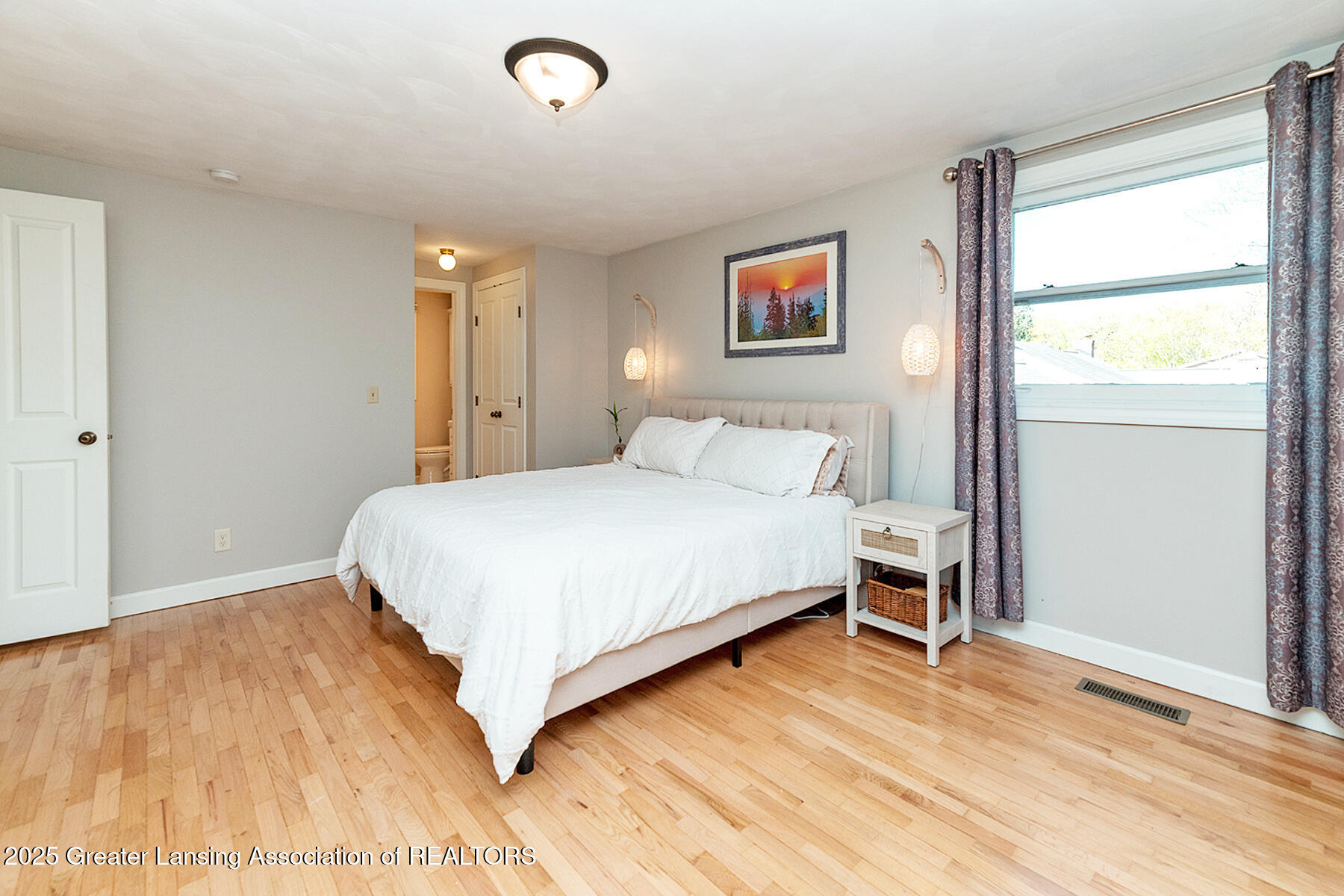 East Lansing, Michigan 48823, United States, 5 Bedrooms Bedrooms, ,3 BathroomsBathrooms,Residential,Pending,126928