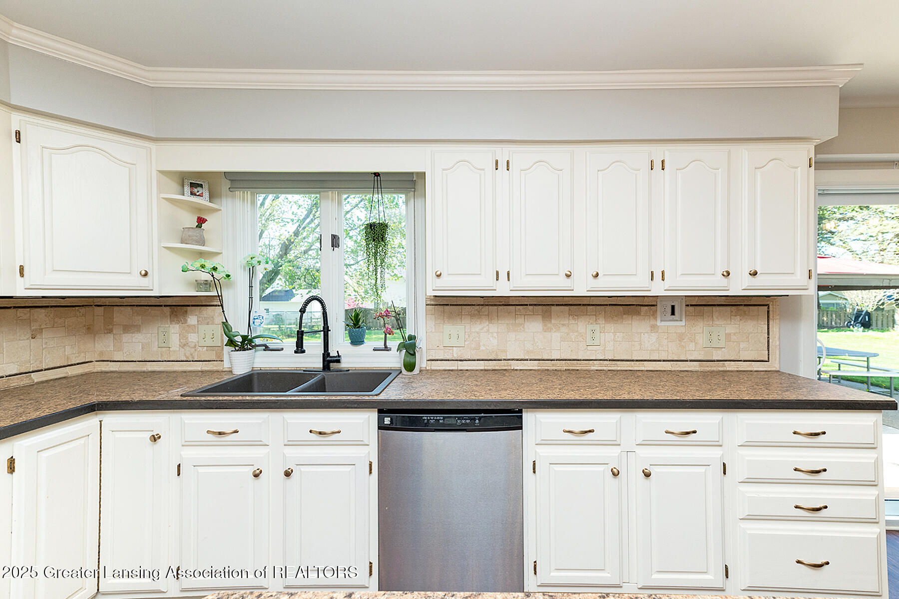 East Lansing, Michigan 48823, United States, 5 Bedrooms Bedrooms, ,3 BathroomsBathrooms,Residential,Pending,126928