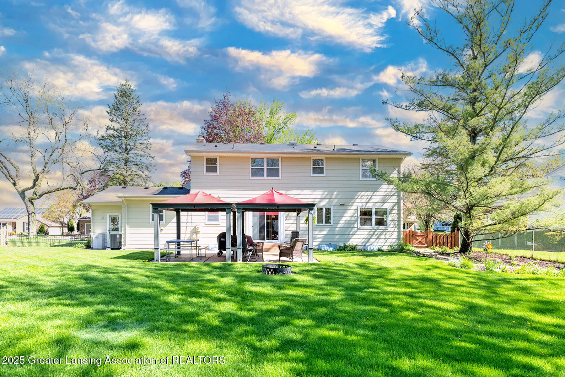 East Lansing, Michigan 48823, United States, 5 Bedrooms Bedrooms, ,3 BathroomsBathrooms,Residential,Pending,126928