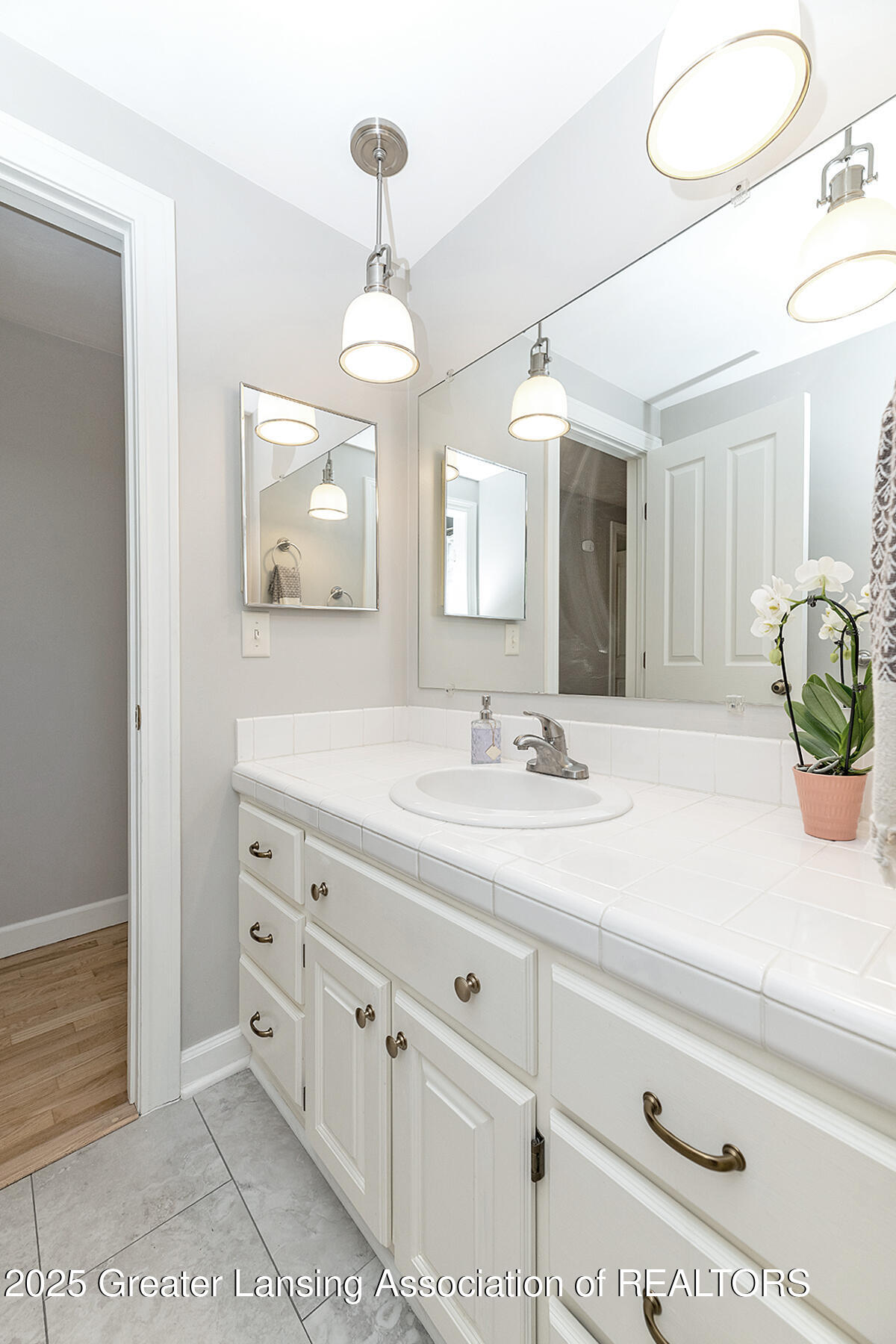 East Lansing, Michigan 48823, United States, 5 Bedrooms Bedrooms, ,3 BathroomsBathrooms,Residential,Pending,126928