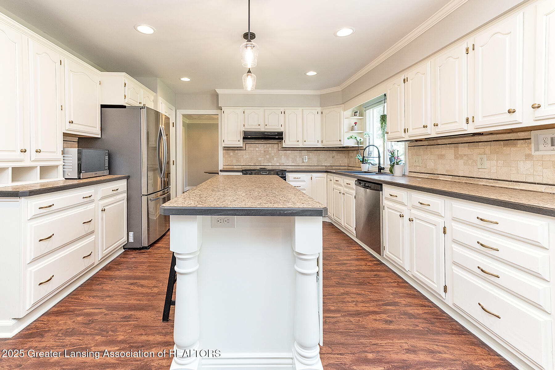 East Lansing, Michigan 48823, United States, 5 Bedrooms Bedrooms, ,3 BathroomsBathrooms,Residential,Pending,126928