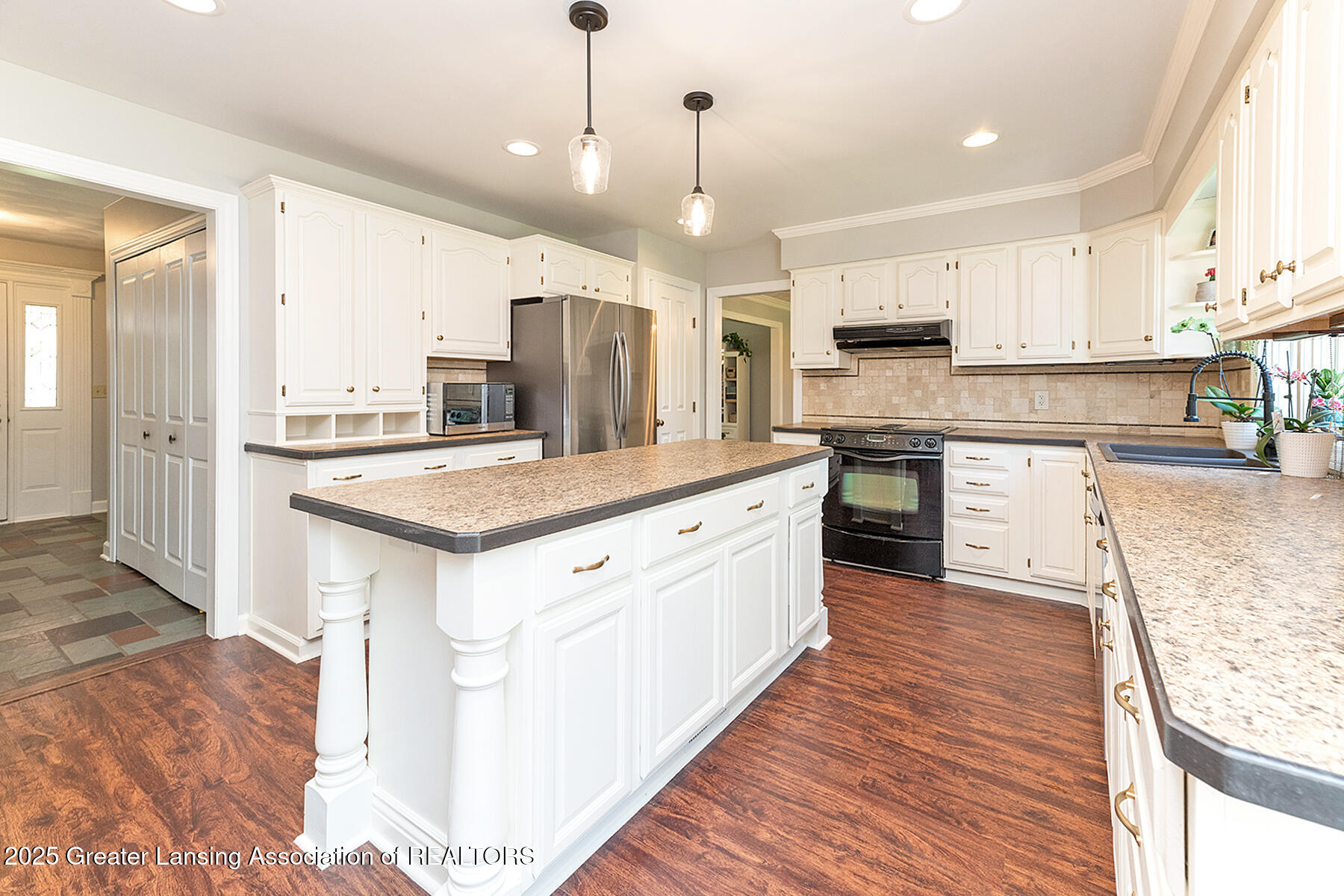 East Lansing, Michigan 48823, United States, 5 Bedrooms Bedrooms, ,3 BathroomsBathrooms,Residential,Pending,126928