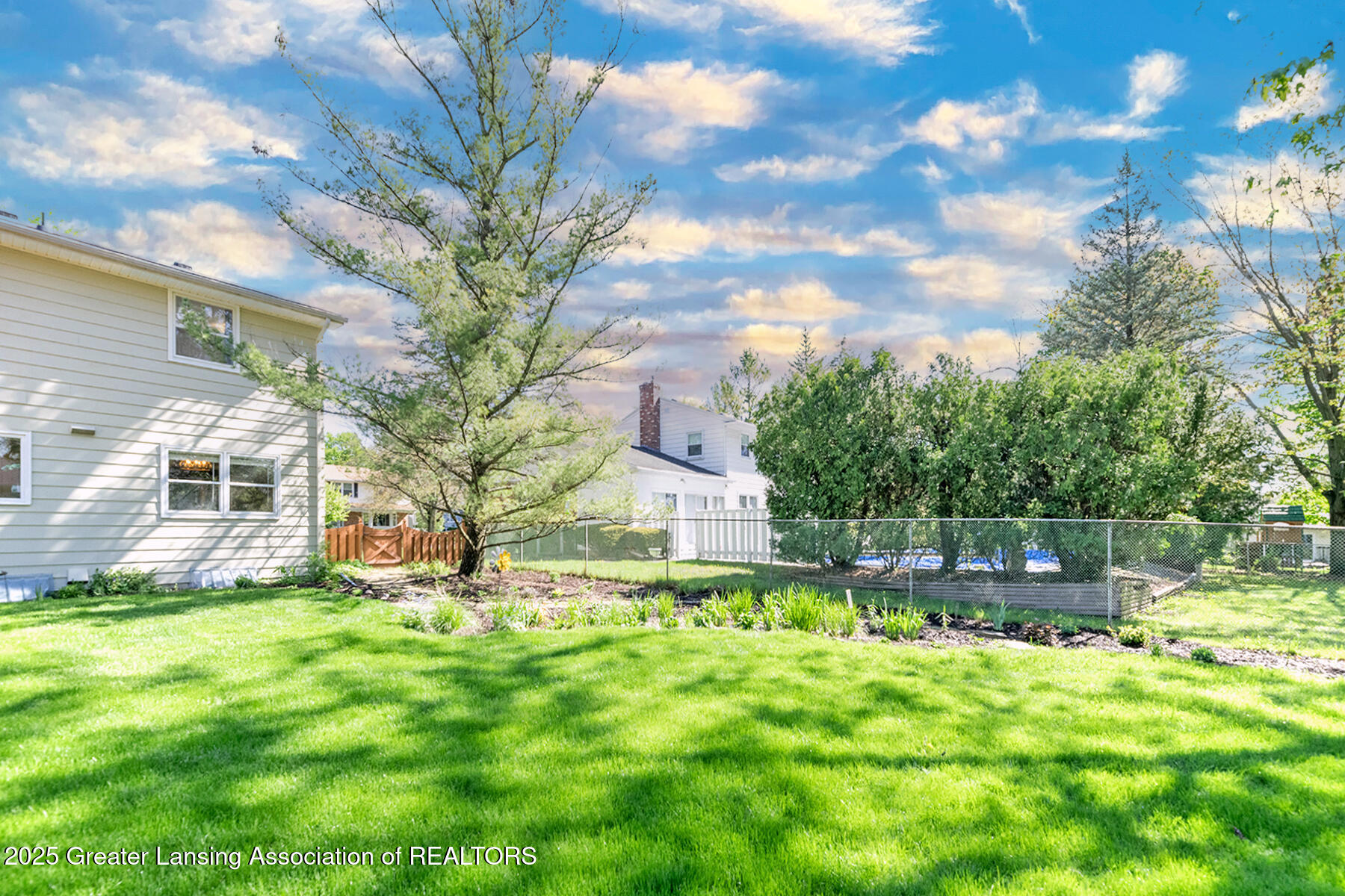 East Lansing, Michigan 48823, United States, 5 Bedrooms Bedrooms, ,3 BathroomsBathrooms,Residential,Pending,126928