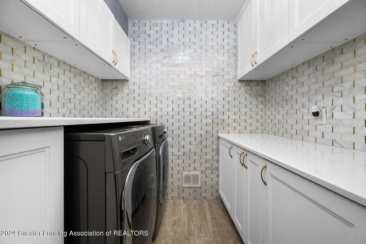 Okemos, Michigan 48864, United States, 4 Bedrooms Bedrooms, ,5 BathroomsBathrooms,Residential,Active,60186