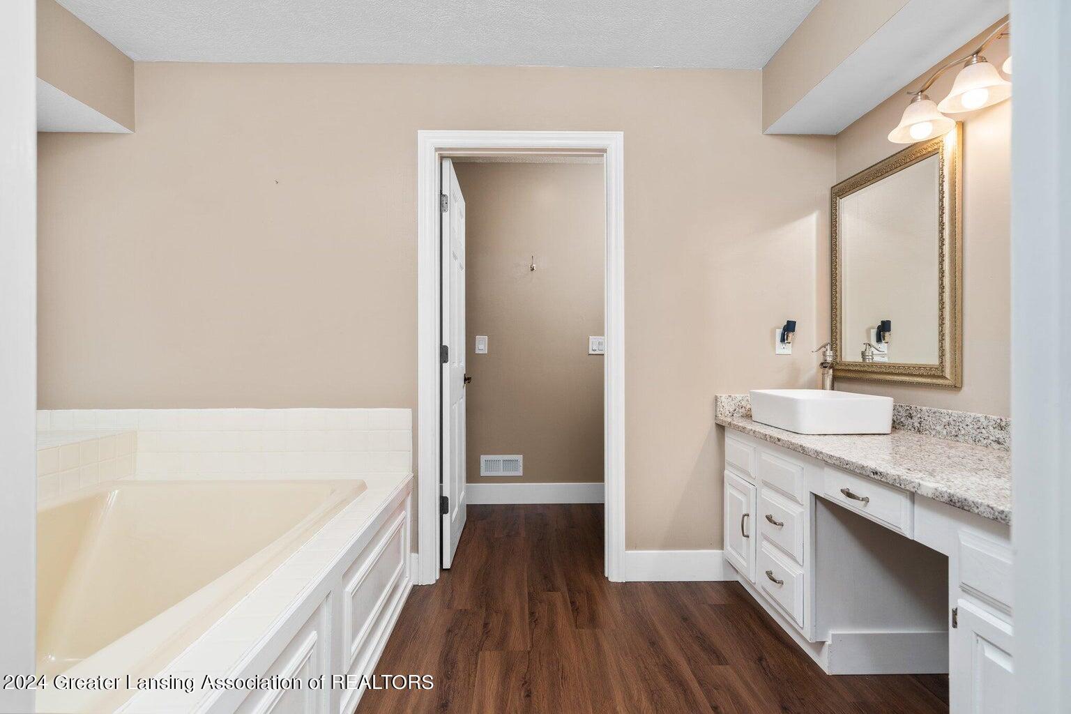 Okemos, Michigan 48864, United States, 4 Bedrooms Bedrooms, ,5 BathroomsBathrooms,Residential,Active,60186