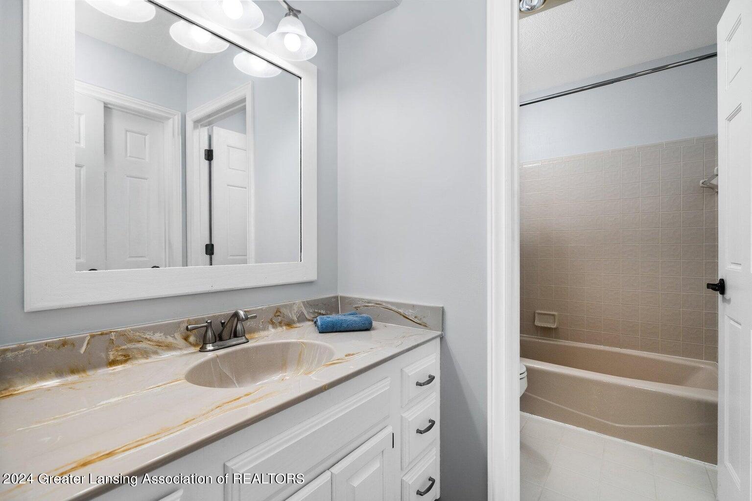 Okemos, Michigan 48864, United States, 4 Bedrooms Bedrooms, ,5 BathroomsBathrooms,Residential,Active,60186