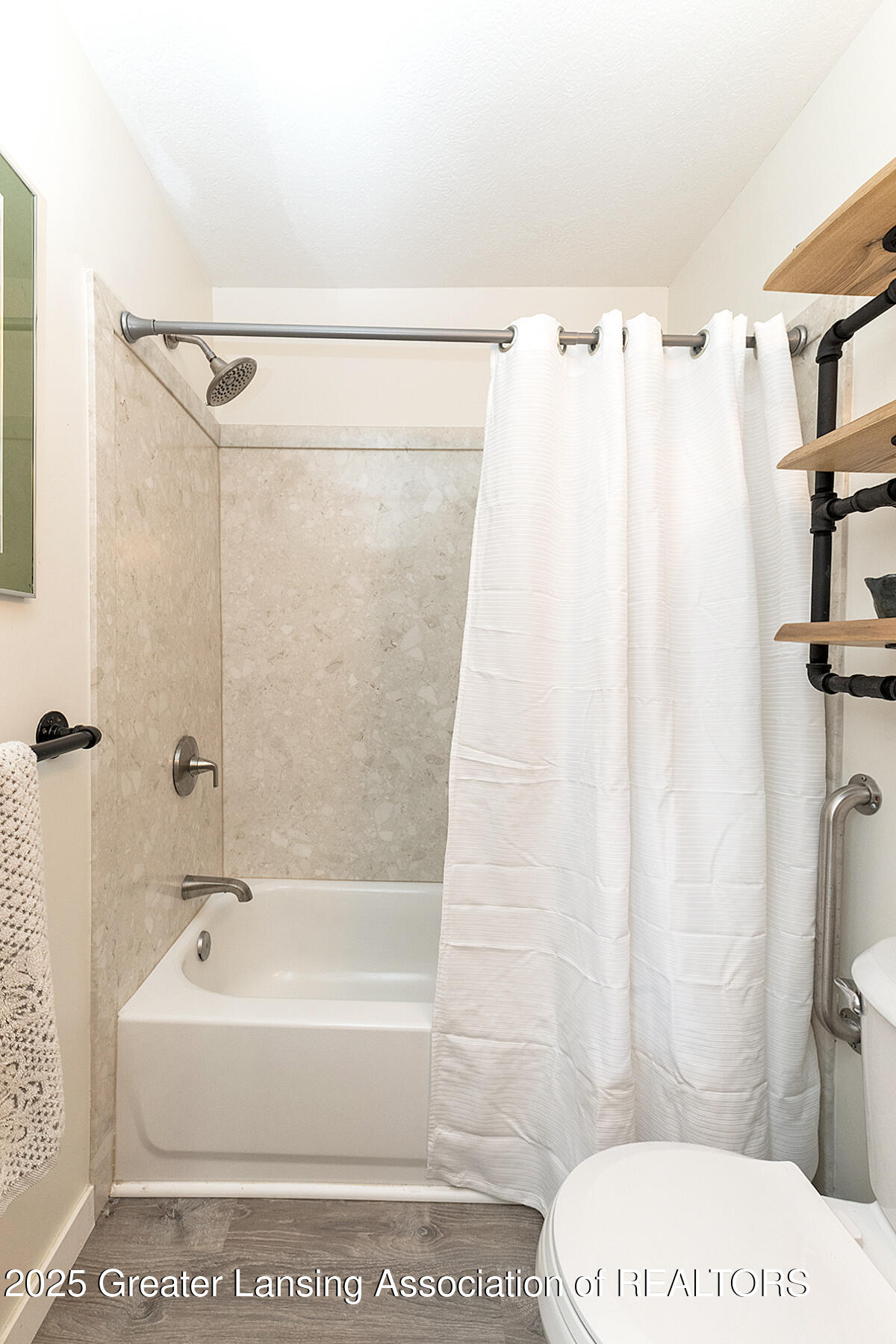 Dewitt, Michigan 48820, United States, 2 Bedrooms Bedrooms, ,1 BathroomBathrooms,Residential,Pending,121760