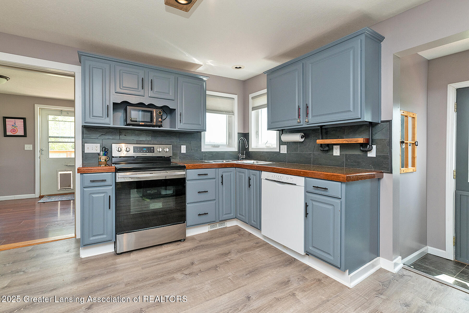 Dewitt, Michigan 48820, United States, 2 Bedrooms Bedrooms, ,1 BathroomBathrooms,Residential,Pending,121760