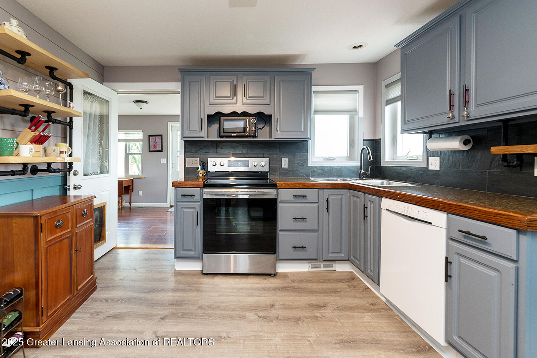 Dewitt, Michigan 48820, United States, 2 Bedrooms Bedrooms, ,1 BathroomBathrooms,Residential,Pending,121760