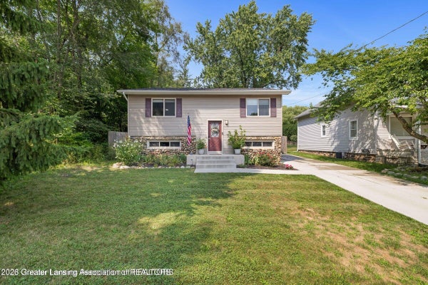 826 JONES ST, GRAND LEDGE, MI 48837 - Image e79fbf3c3d17467f652ea63a2588f1d7/4100645624