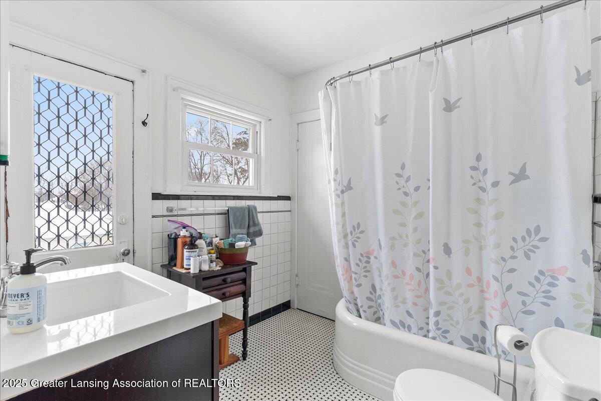 Lansing, Michigan 48915, United States, 3 Bedrooms Bedrooms, ,1 BathroomBathrooms,Residential,Active,255784