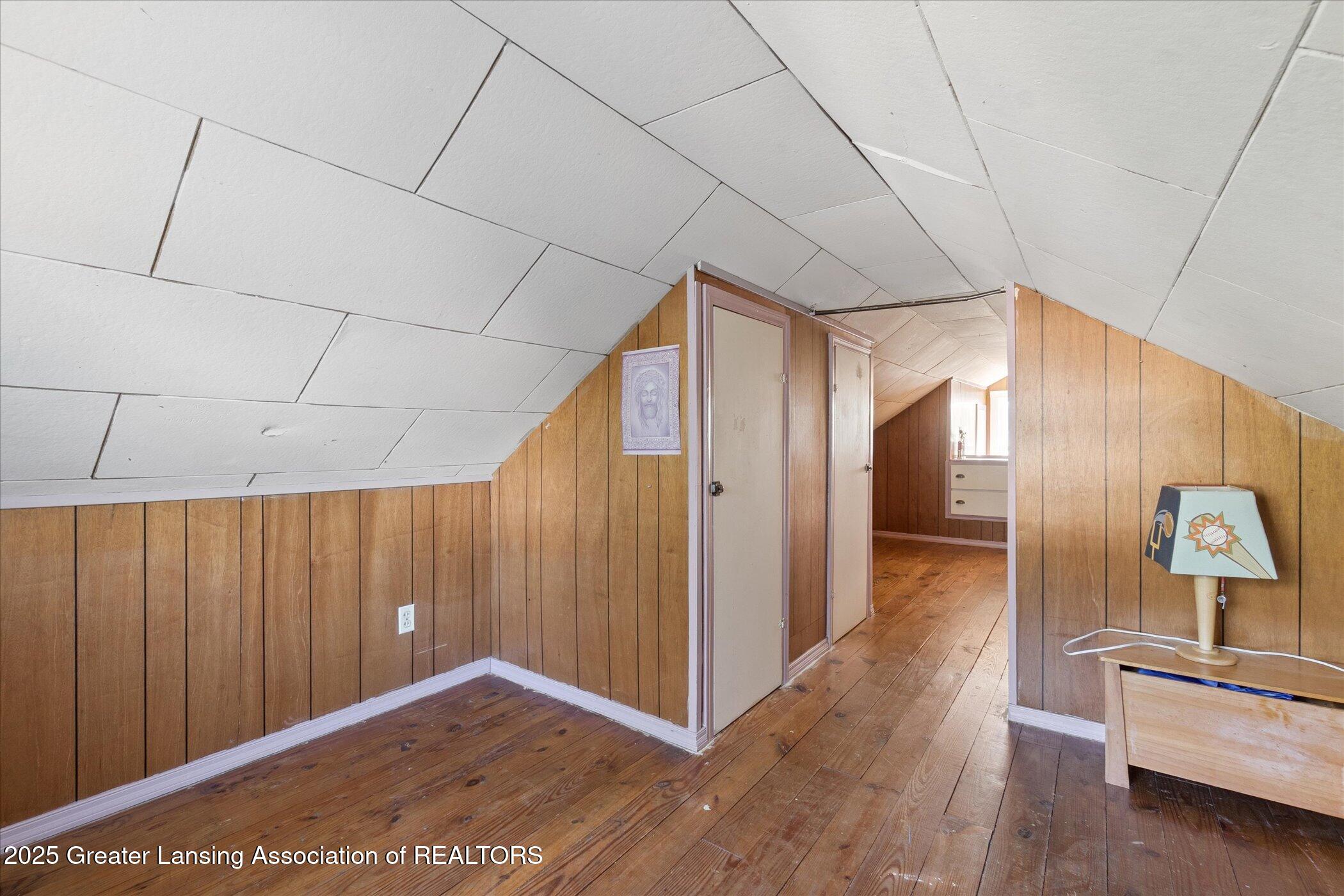 Lansing, Michigan 48910, United States, 3 Bedrooms Bedrooms, ,1 BathroomBathrooms,Residential,Pending,198363