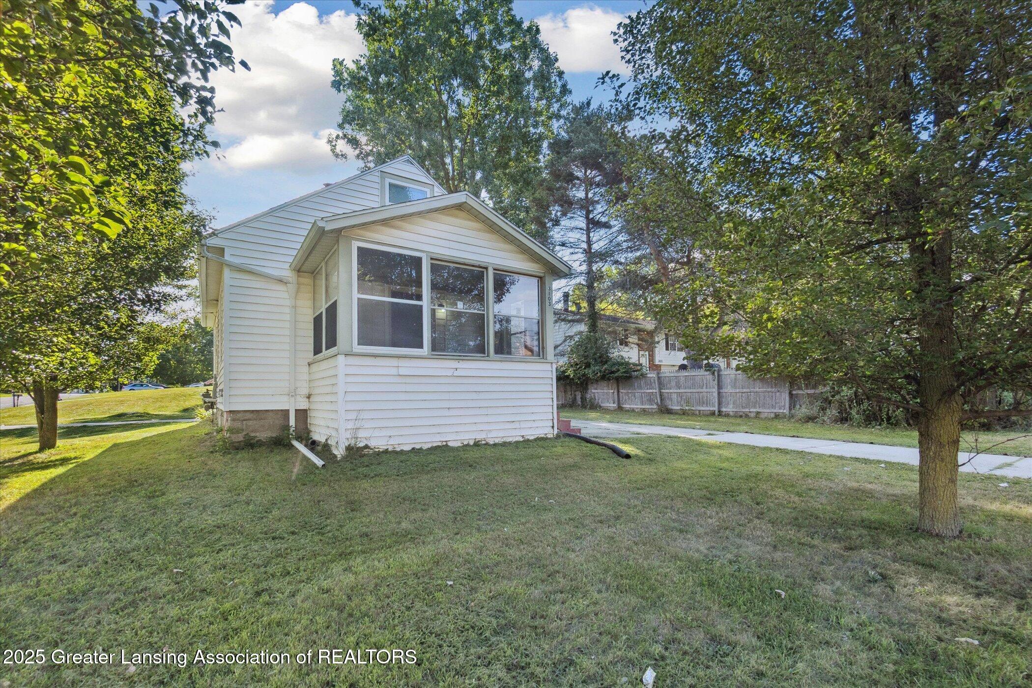 Lansing, Michigan 48910, United States, 3 Bedrooms Bedrooms, ,1 BathroomBathrooms,Residential,Pending,198363 Lansing, Michigan 48910, United States, 3 Bedrooms Bedrooms, ,1 BathroomBathrooms,Residential,Pending,198363