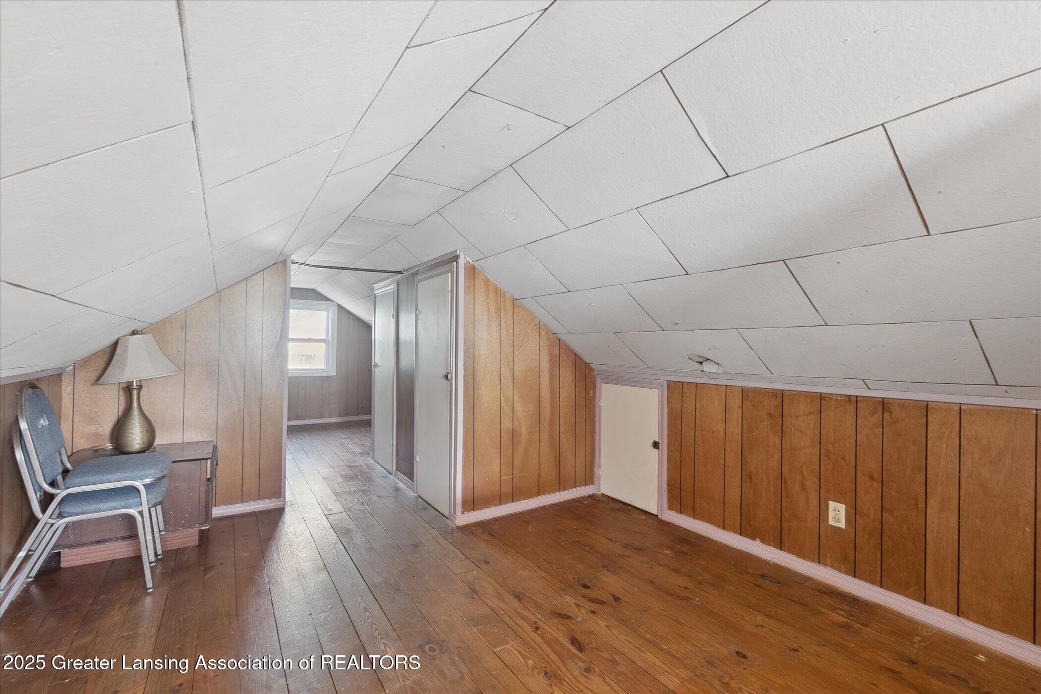 Lansing, Michigan 48910, United States, 3 Bedrooms Bedrooms, ,1 BathroomBathrooms,Residential,Pending,198363