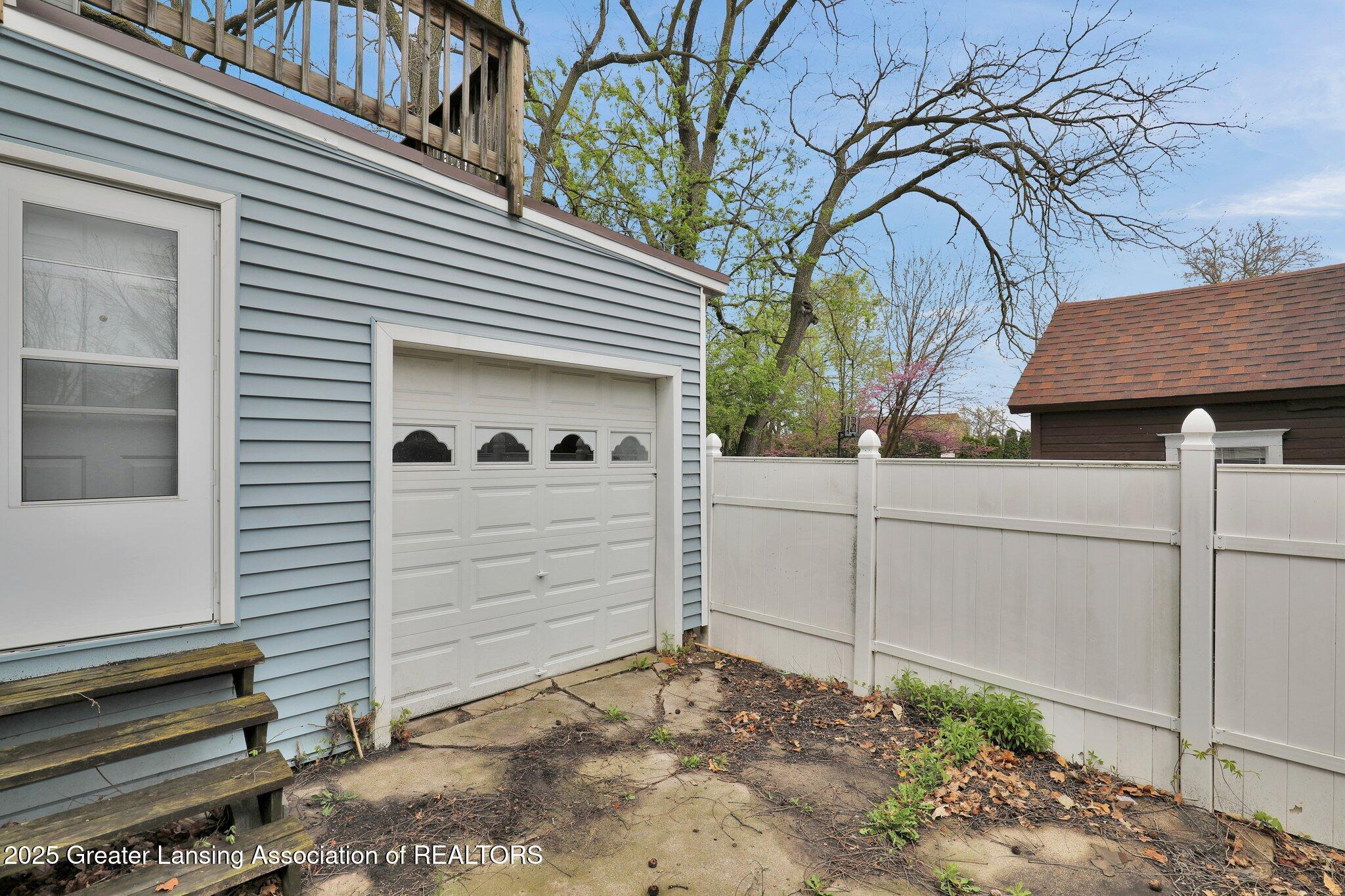 Lansing, Michigan 48906, United States, 4 Bedrooms Bedrooms, ,2 BathroomsBathrooms,Residential,Pending,124720