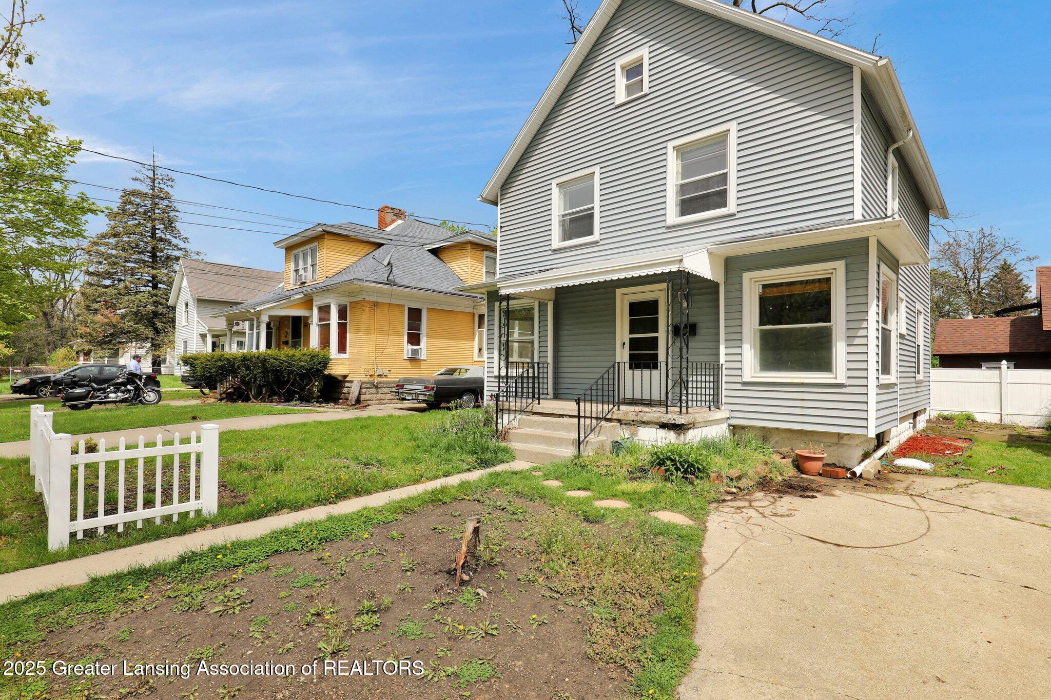 Lansing, Michigan 48906, United States, 4 Bedrooms Bedrooms, ,2 BathroomsBathrooms,Residential,Pending,124720